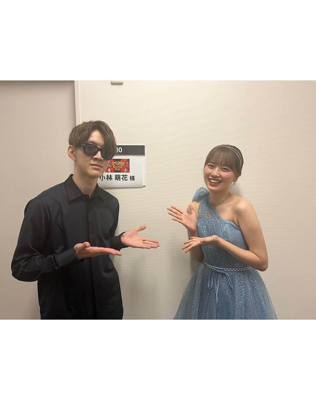 小林萌花さんのインスタグラム写真 - (小林萌花Instagram)「🎹🎹🎹  『芸能人特技王決定戦 「TEPPEN」2023夏』 ご覧いただきありがとうございました！  決勝で戦った皆さんとお写真撮っていただきました♡  演奏も佇まいも終始スマートだった、よみぃさん🕶️  BEYOOOOONDSポーズしてくださった、スミワタルさん✋  当日朝まで腕に湿布してた同士の、なのはなさん。🌼  出場者皆さんの素晴らしい演奏を拝聴できて、とても幸せでした。  応援してくださった皆様、ありがとうございました。  結果は準優勝でしたが、スタジオにいた皆さんやオンエアをご覧になった方々にピアノをお届けすることができて、嬉しかったです。  これからも、ハロプロのメンバーとして、そして一ピアニストとしても見守っていただけたら嬉しいです！  ピアノもっともっと頑張ります🎹  ドレスはシンデレラフィットでした👑  #TEPPEN #ハロプロ #ハロー！プロジェクト#BEYOOOOONDS  #小林萌花 #ほのぴ」8月13日 11時47分 - honoka_kobayashi.official