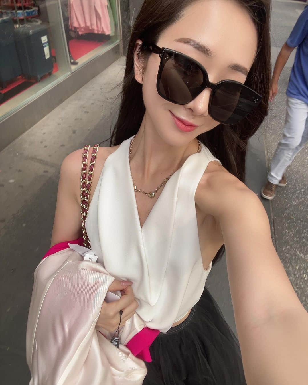 熊野あゆ（澄川鮎）のインスタグラム：「お散歩楽しい🕶💕」