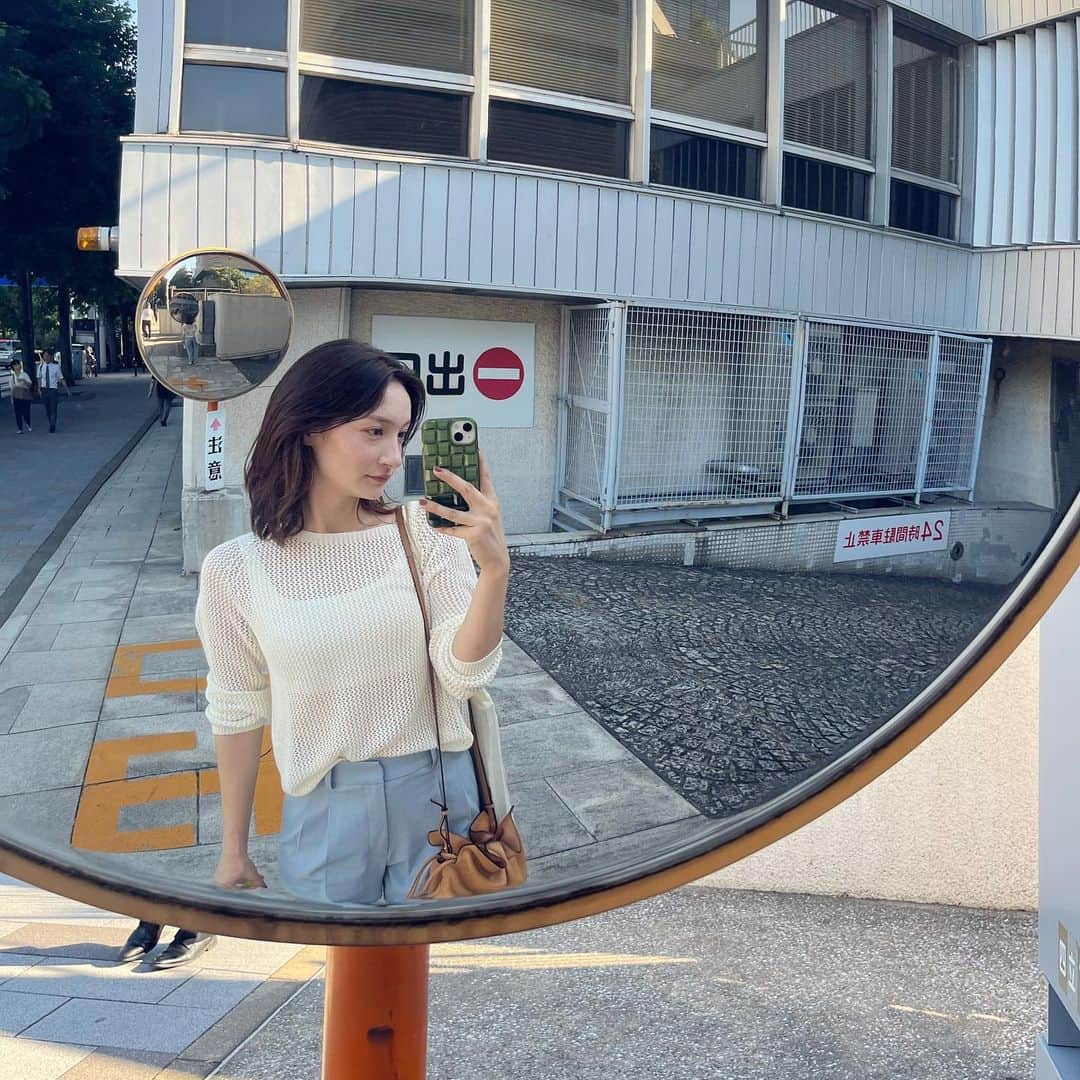 山神アリシアのインスタグラム：「Take a photo 📷」