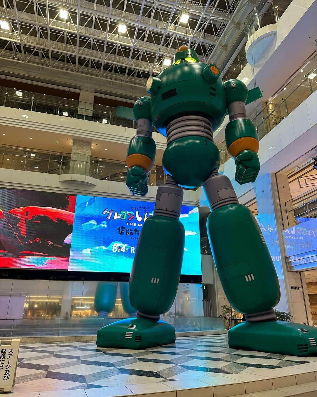 天神英貴さんのインスタグラム写真 - (天神英貴Instagram)「大きなロボは大好物。 I’m big fan of big robots!!  #クレヨンしんちゃん  #カンタムロボ  #池袋サンシャイン」8月13日 12時26分 - tenjin_hidetaka