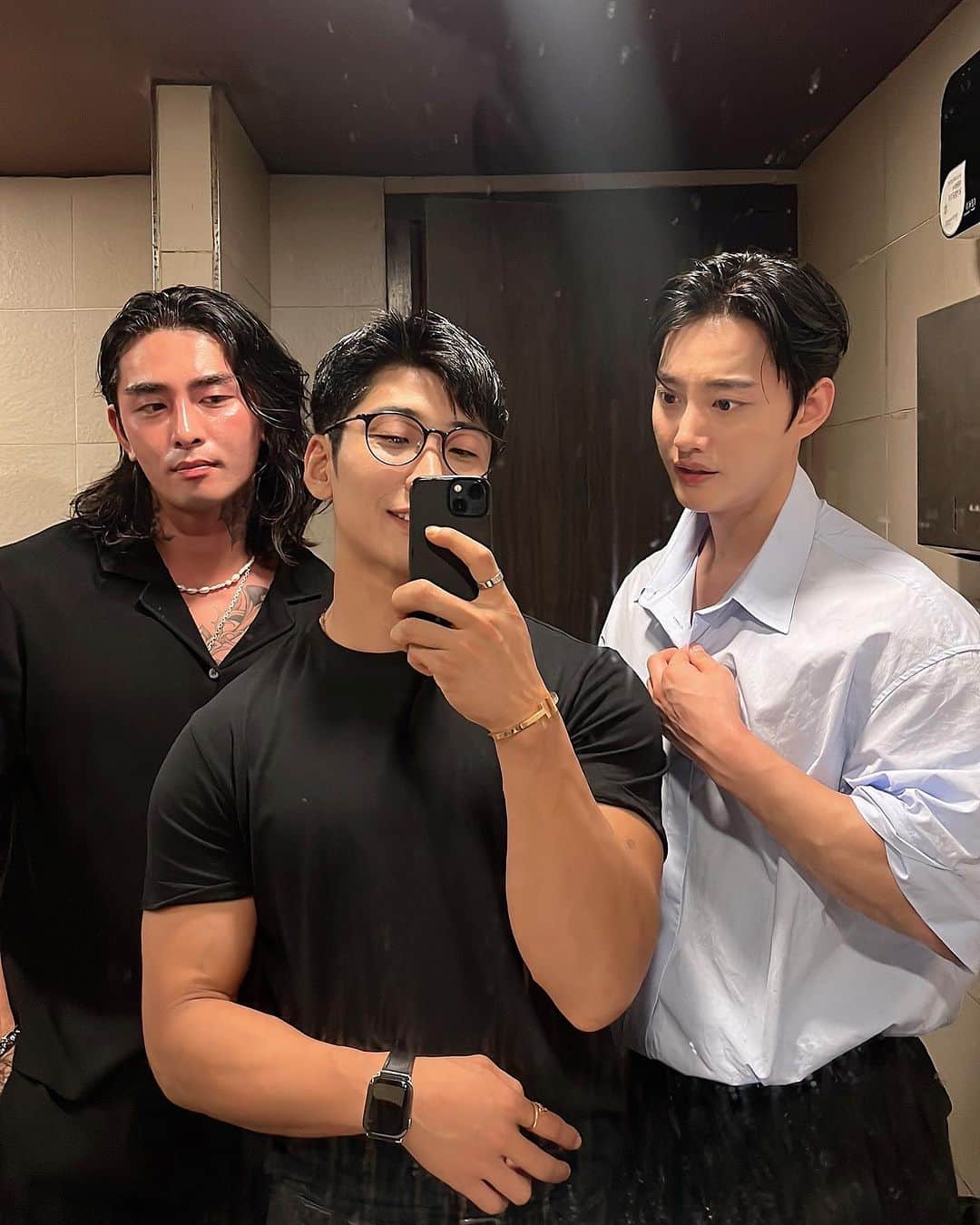 チャン・ジニョクのインスタグラム：「첫날이 너무 행복했던 탓일까 💎  #빌리진부산」