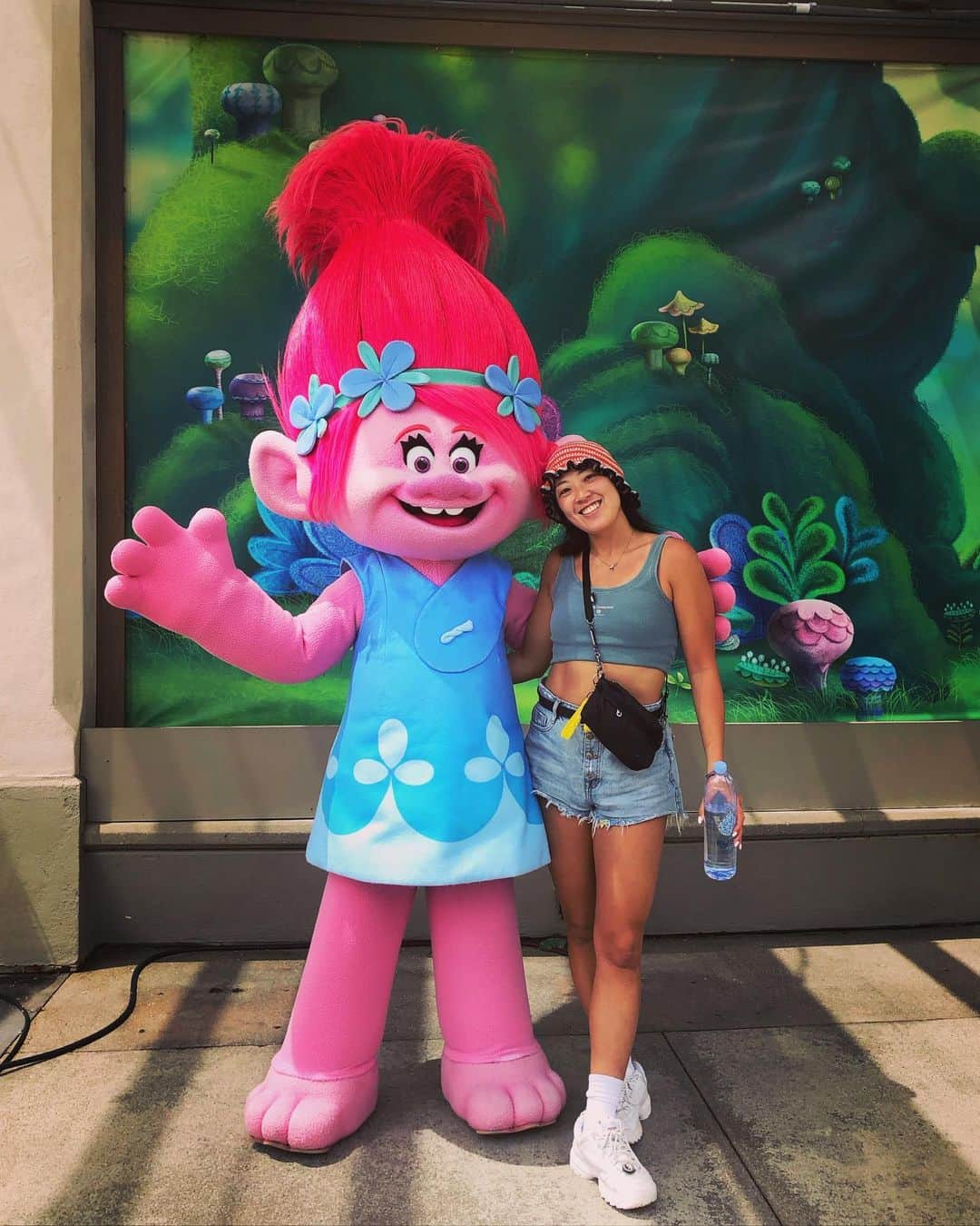 小野美公のインスタグラム：「🌸ポピーとあたす🩷  #trolls #universalstudioshollywood #ハリウッド#ゆにば #LA#オーストラリア留学 #シドニー#海外旅行 #海外生活」