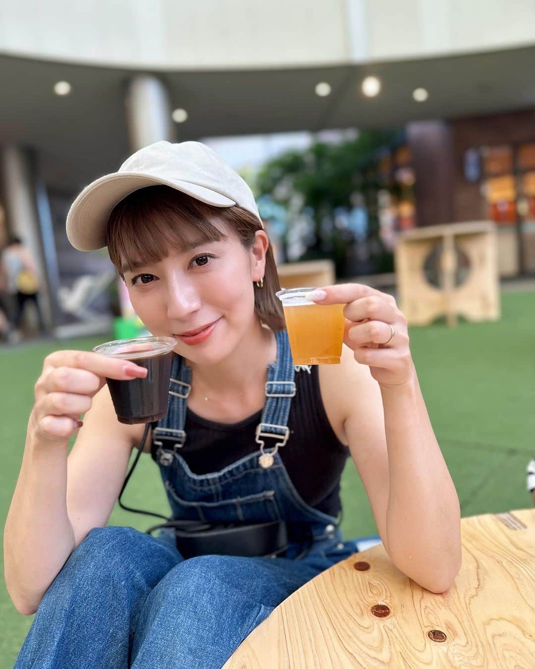 木村まこさんのインスタグラム写真 - (木村まこInstagram)「\\子連れでも行きたくなる// 木の葉モールのビアガーデン🍻  今年も開催🍻ˎˊ˗ 今年はクラフトビールやベーグルホットサンドなど新しいラインナップが🫶  私が頼んだのは糸島ハローブルワリーさんの 飲み比べセット〜おつまみ付き🍻  雰囲気も可愛いよ♡ 席の種類も、円卓を囲んでゆっくりピクニック席、椅子席、スタンディング席と3パターン🎵  ガーデンコートでゆっくり子供達は遊びながら楽しめるからオープンから子連れも多くて大盛況🎵  フードコートのテイクアウトメニューが手元にあるので席でゆっくり決めてテイクアウトしてお酒と一緒に楽しめるよぉ〜🍻  やっぱり暑い日にはビールじゃな🍻🤍 15日までだよ！是非遊びにいってみてー😆  【イベント情報】 \\開催中毎日// ▪️ミニ縁日　200円 ▪️8/11（金）「ルアウヴォイス』 アカペラミニライブ ▪️8/12(土）・13(日）バルーンパフォーマンス ▪️8/14（月)『チキンナゲッツ』 フォークソングミニライプ ▪️8/15（火）ミニ抽選会  \\更に各日150枚限定// テイクアウト商品ご購入時に利用できる 【100円引きクーポンプレゼント🎁】 ▪️ビアガーデン会場にてアルコールドリンクをご購入のお客様に木の葉モール橋本館内のレストラン、フードコート、はしもとまるしぇのテイクアウト商品に使用できる100円引き クーポンを配布  【出店店舖】 ▪️はしもとまるしぇ「住吉酒販」出張販売 こだわりの日本酒飲み比べを是非🍶 ▪️FAR YEAST BREWING COMPANY ▪️糸島ハローブルワリー ▪️LAGOM (8/13(日)・14（月）のみ） (ベーグルホットサンドやドリンクなどを販売するキッチンカー)  𖥧 𖥧 𖧧 ˒˒. . 𖡼.𖤣𖥧 ⠜ . . 𖥧 𖥧 𖧧 ˒˒. . 𖡼  夏空の下で楽しくカンパイ！ 木の葉の夏はみんなで！ビアガーデン🍻　  🗓️：8/11(金祝)～8/15（火） 🕒：17:00~21:00 (ラストオーダー20:30） 📍：ガーデンコート1F ※荒天中止  𖥧 𖥧 𖧧 ˒˒. . 𖡼.𖤣𖥧 ⠜ . . 𖥧 𖥧 𖧧 ˒˒. . 𖡼  #木の葉モール #konohub #PR #このは部 #木の葉モール橋本 #福岡ビアガーデン #2歳差育児  #福岡ママ #福岡子育て #福岡子連れ #福岡お出かけ #30代ママ」8月13日 13時13分 - maco_kimura