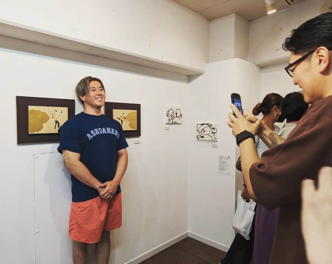 磯部正文さんのインスタグラム写真 - (磯部正文Instagram)「⁡ ⁡⁡新日本プロレスのマスター・ワト選手と共に"ステップオーバーアートブリーカー4"展へ⁡ ⁡ ⁡日本画の材料・技法を用いてプロレスをテーマにした作品を制作している日本画家 森博幸氏の作品  YOH選手の作品 ⁡ ⁡他にも素敵なアーティストさんたちの作品が並んでいます⁡ ⁡⁡ 8/⁡20まで開催です⁡」8月13日 13時22分 - masafumiisobe