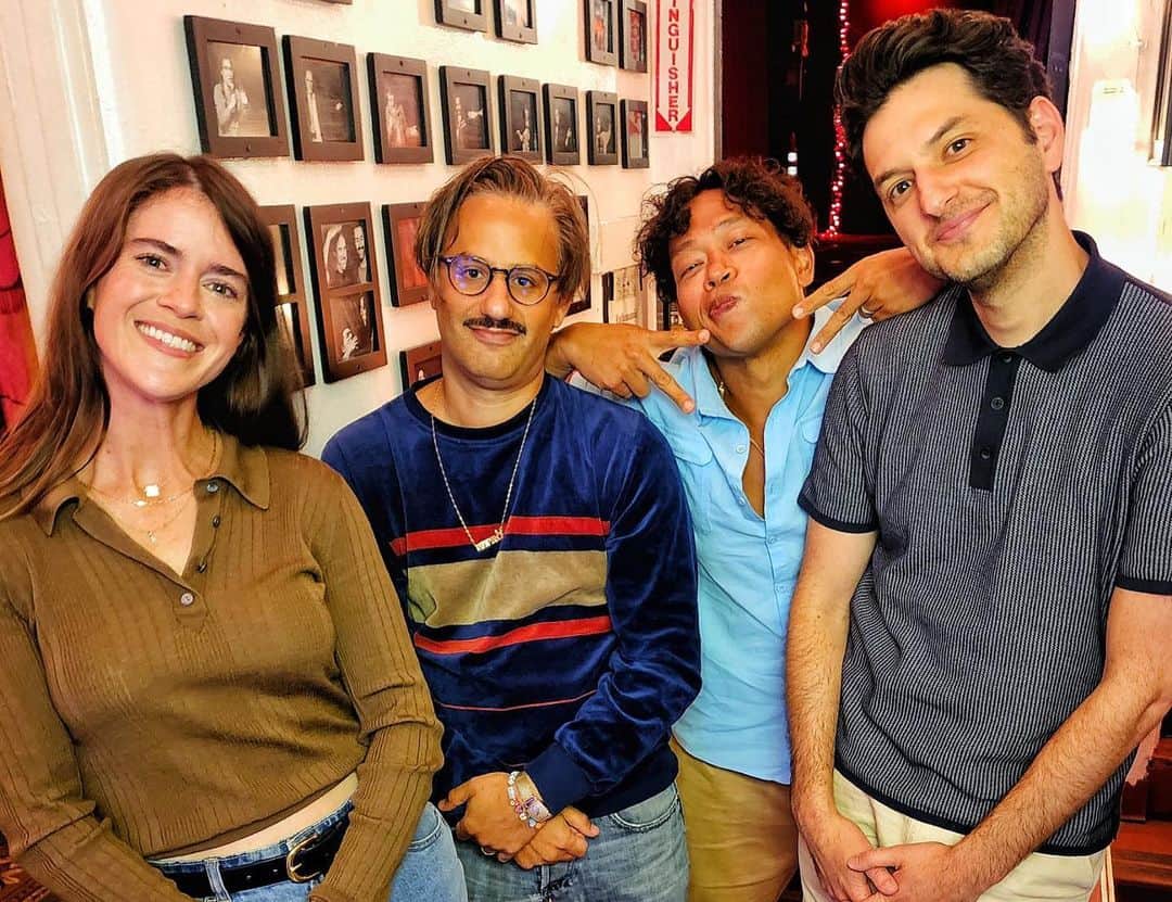 ベン・シュワルツのインスタグラム：「Last night was a freakin blast. So so much fun. I have been feeling so thankful for these amazing audiences. And of course thanks to improv legends @tallgilozeri @maryhollandaise @eugcordero. Next shows are in Toronto and Boston in two weeks! Get tix at Rejectedjokes.com/tour」