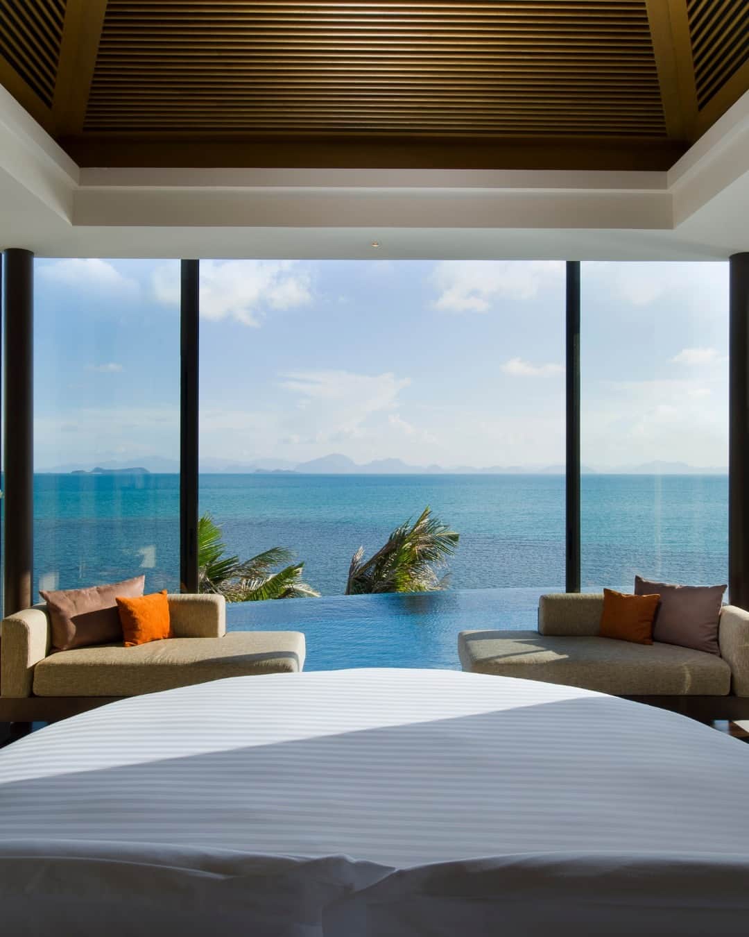Conrad Hotelsのインスタグラム：「Perched above paradise, sweeping views of the Gulf of Thailand await ✨  📍 @conradkohsamui」
