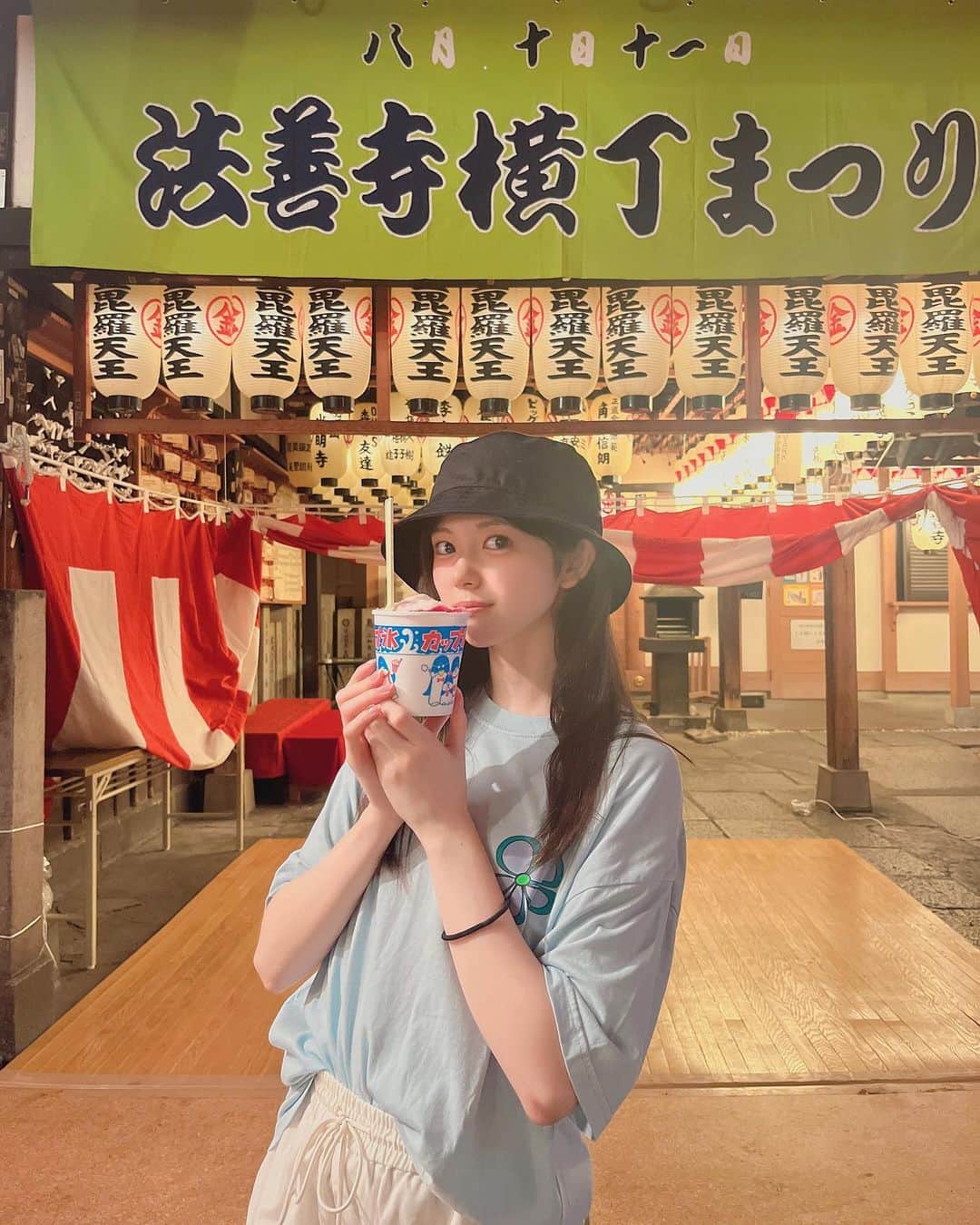 坂下真心さんのインスタグラム写真 - (坂下真心Instagram)「⌇🧊 ⁡ ⁡ この前自主練終わりの帰り道にお祭り発見した！ ⁡ かき氷見つけると絶対食べちゃう！たまらん😮‍💨♡ ⁡ すっぴんﾎﾞｼｬ〜髪だけど許してくださいな ⁡ ⁡ #05 #アイドル #idol #nmb48 #nmb #jk #ljk  #かき氷 #お祭り #夏祭り #stussy #photography #like4like #f4f」8月13日 23時29分 - mako._.chii