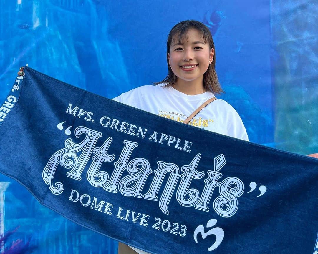 今井胡桃のインスタグラム：「Mrs.GREEN APPLE DOME LIVE2023 ‘’Atlantis’’ 2Days幸せすぎました😭 セットもセトリも凄くて、ステージ激近で水と汗と涙で顔がぐちゃぐちゃになったけど楽しすぎた！！  @mgaband  #DOMELIVE_Atlantis」