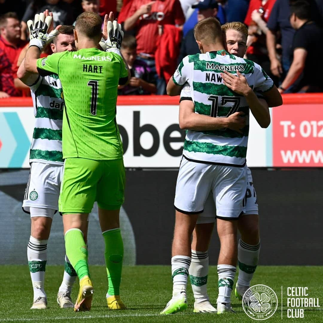 ジョー・ハートさんのインスタグラム写真 - (ジョー・ハートInstagram)「Rumble on the road 💪 good win , get home safe we appreciate you @celticfc 🍀」8月13日 23時30分 - joehartofficial