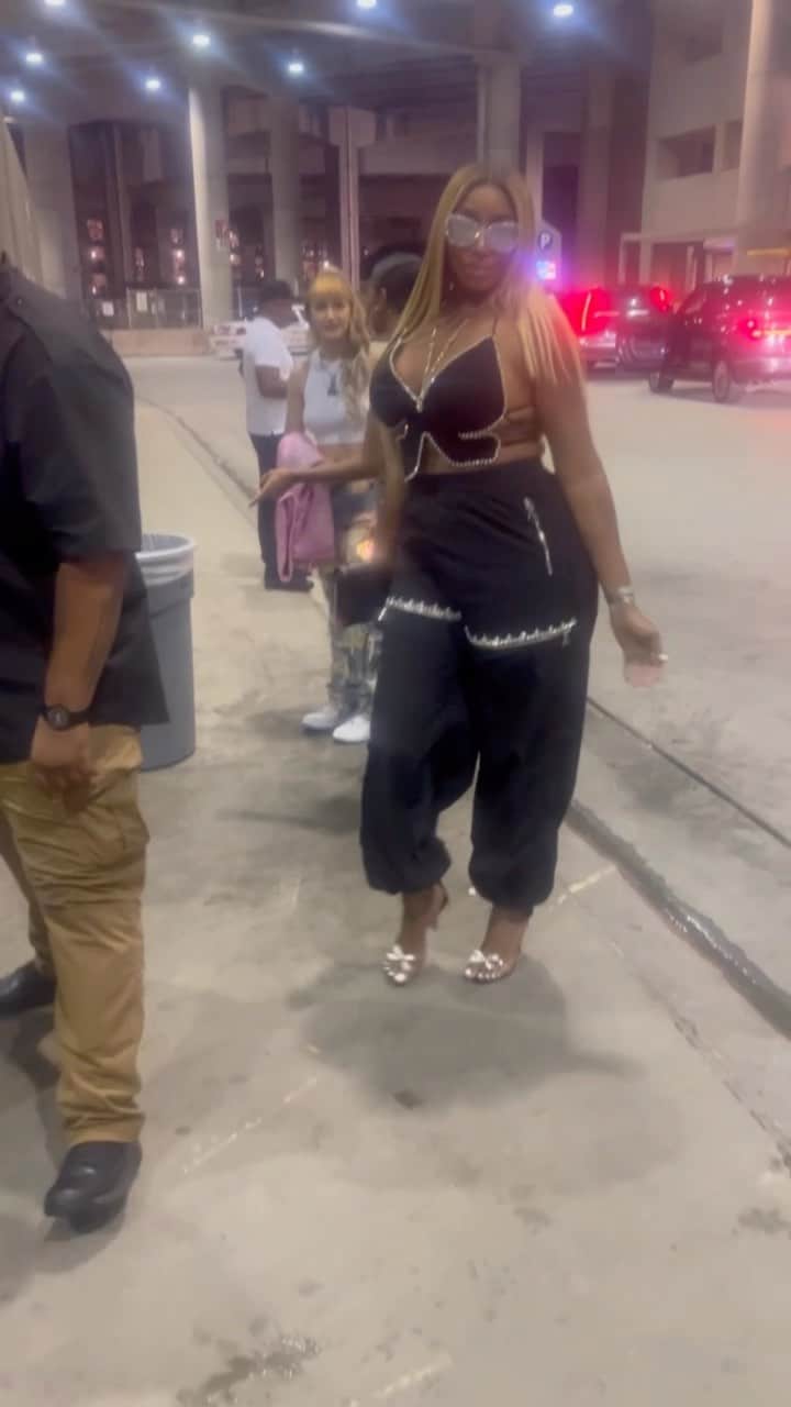ネネ・リークスのインスタグラム：「Ohhhhhhh wha’da nite! I stepped out to see the “GOAT” herself in rare form! The moment the stage opened up, I was in tears! I was just so damn proud of her!   Cozy wit who I am and you won’t break my soul, I felt every bit of that and so did my feet! They still hurt 😩  #renaissanceworldtour  #beyonce  #Area #Dior #chrisitanlouboutin  @2gifted.hands  @hausofdebonair 1 I am ALWAYS her」