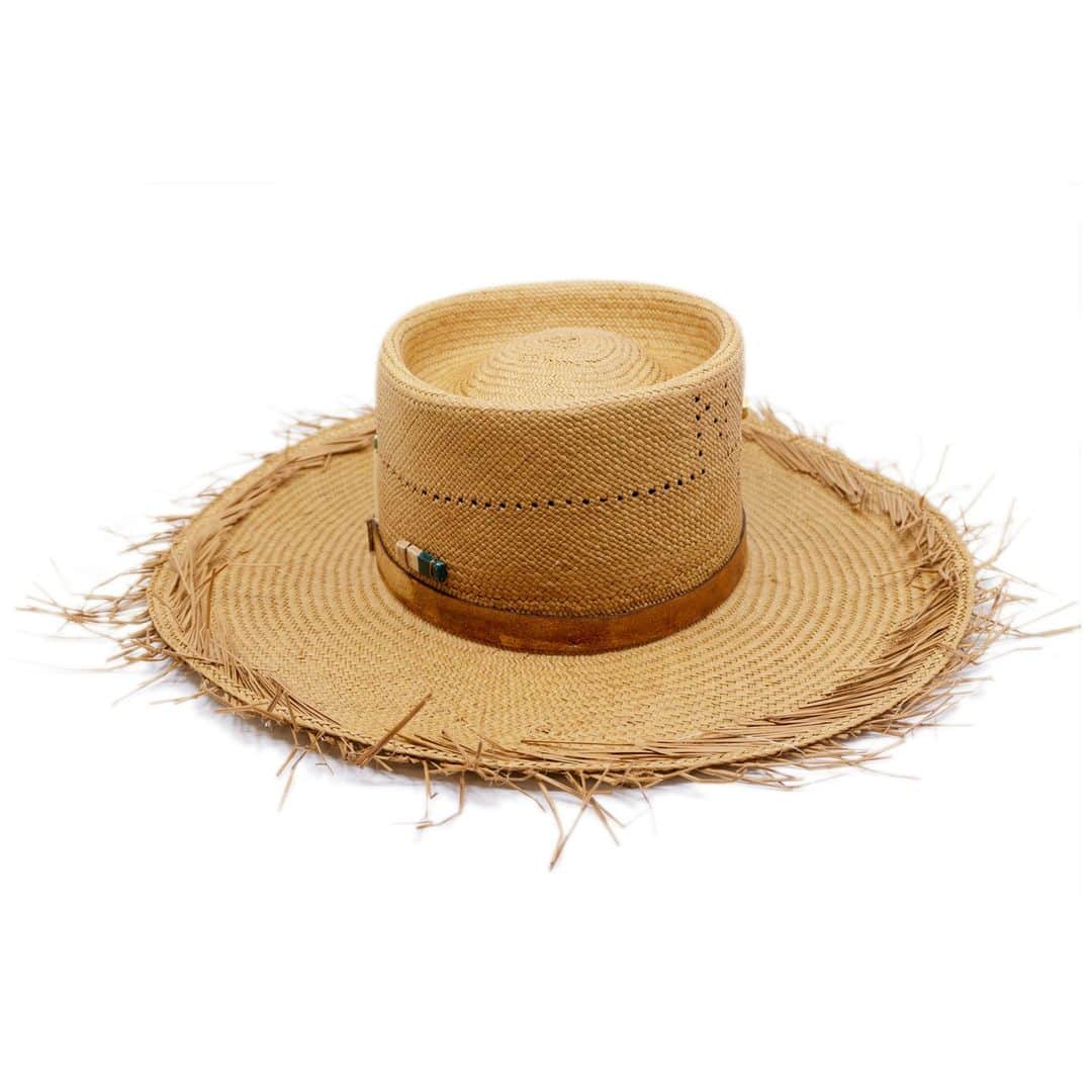 Nick Fouquetさんのインスタグラム写真 - (Nick FouquetInstagram)「Introducing Nick Fouquet CapeTown Capsule.  Calado   100% Ecuadorian straw in Natural   ¾” Reishi leather band  NF Gold plated ceramic broach & button   Woven in Ecuador  Natural brim  Made in USA」8月14日 0時00分 - nickfouquet