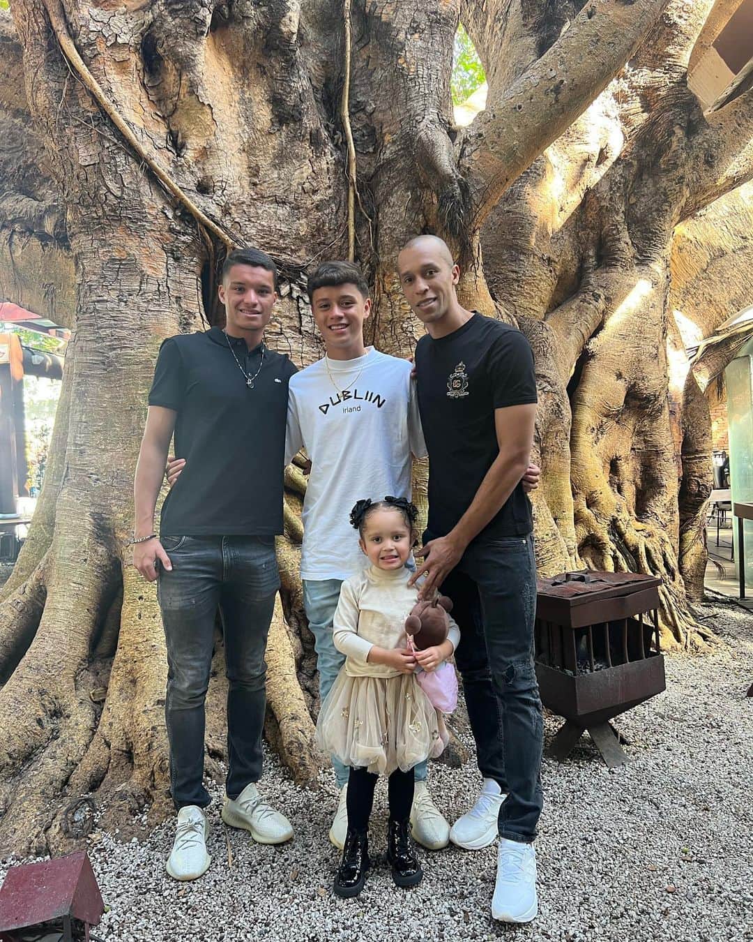 ミランダのインスタグラム：「Feliz dia  dos Pais 🙏🏽 ❤️」