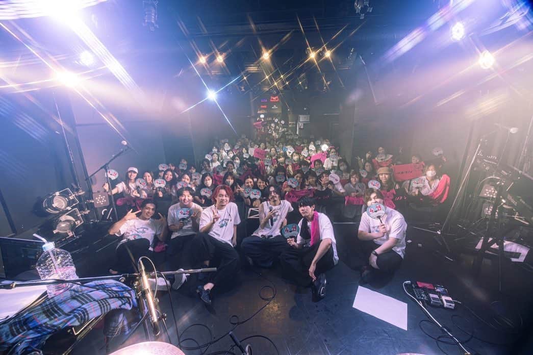 しゅんのインスタグラム：「. . . 燃え尽きたね❤️‍🔥  青山ありがとう〜！ また来月ね〜🤲  Photo by @sayugraph  . . #シズクノメ . .」