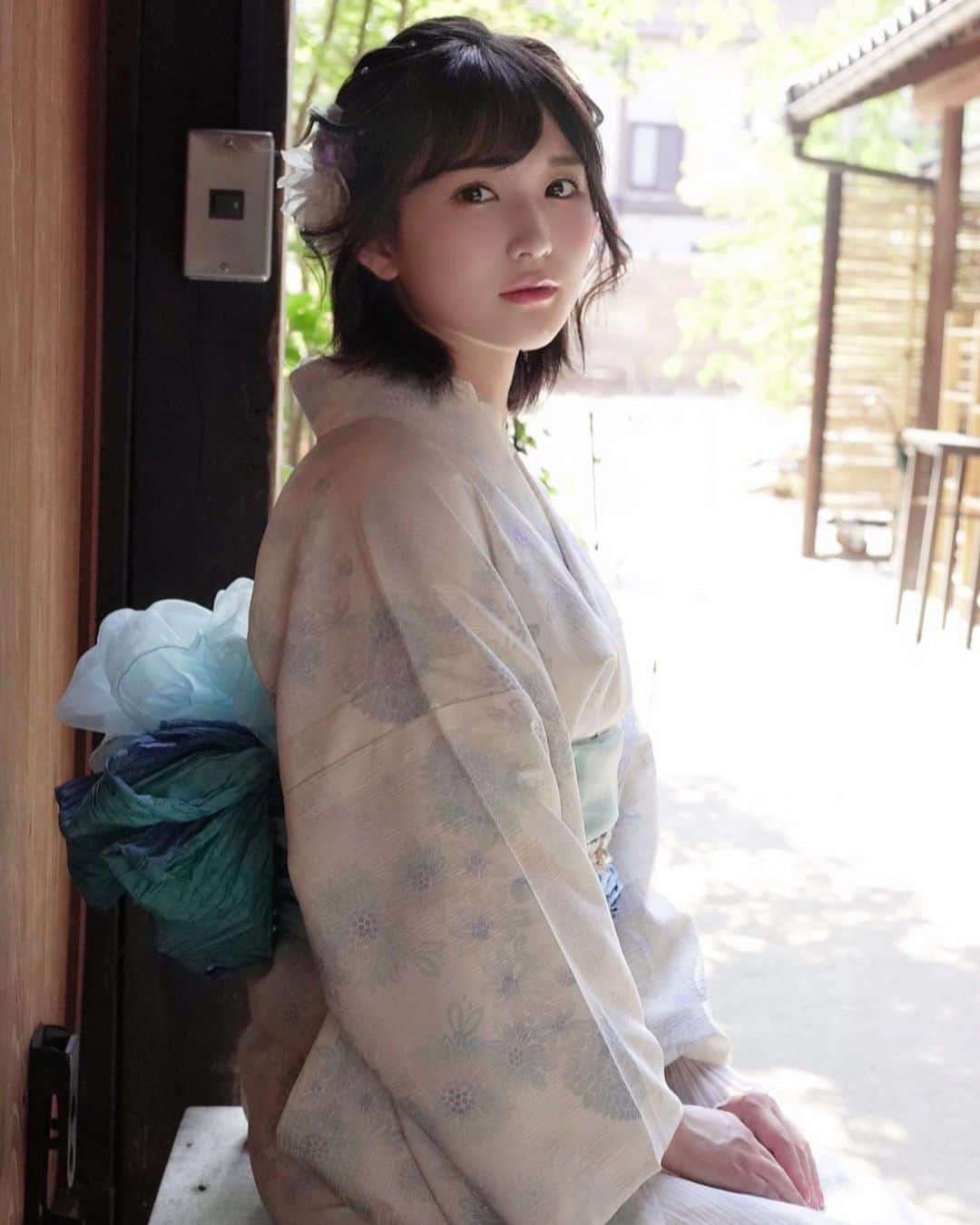 深田結梨（浅田結梨）のインスタグラム：「🍉🍉🍉  よく冷えたスイカたべたい‥ 実家に帰省中のまんです。  帰って扉をあけたら、枝豆を茹でた匂いがして夏の実家を感じました😂  皆さんにとっての夏の香りはありますか？  #夏着物  #川越  #着物  #写真  #kawagoe  #japan  #summer  #kimono  #portrait  #photography」