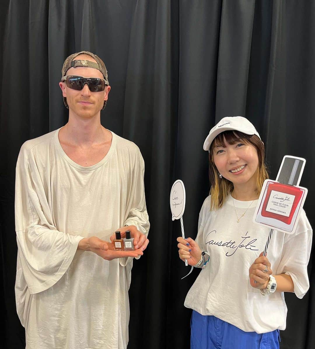 InterFM897のインスタグラム：「2nd Sun 13:35- Causette.Joli presents Radio Beauté on Lazy Sunday  8/13は、Fuji Rock Festival '23の会場にてライブ直前のLouis Cole（@louiscolemusic）にインタビューした模様をお届けしました🎙  これまで何度も来日経験がある中でフジロックへは初出演というLouis Coleに、フジロックの雰囲気やライブへの思い、日本の魅力について伺いました！  また、フジロッカーを熱狂させたライブパフォーマンスの音源もオンエア🕺♪♫  いかがでしたでしょうか？  聞き逃した方は、ぜひradikoで聞いてださいね☆  またトークの模様は「Causette.Joli presents Radio Beauté」のポッドキャストでも聴く事ができます！  「CausetteJoli presents Radio Beauté 」とは… "指先から花、咲う" 日本製ネイルブランドCausette.Joliとともに、いまを輝く人たちをゲストに迎え、自分流のライフスタイル＝「私らしい”美しさ”」を考えていくスペシャルコーナー。輝かしい毎日を過ごすためにゲストが日々意識・実践していることや、暮らしのヒントなどについてお話を伺っていきます。  プレゼント情報🎶 Louis Coleが選んだ2023年秋の限定色【 HYAKUNICHISOU KOEI 】とレギュラーカラーの【 NEKOYANAGI KIYORA 】、そしてFUJI ROCK FESTIVAL’23 オフィシャルサポーター参加記念限定カラー【NAEBANOSORA 23 SHUGYOKU】、ベース、トップコートの5本セットを3名様へプレゼント❤️‍🔥  詳細はinterfm HPをチェック！  #causettejoli #interfm #lazy897 #LouisCole #ルイスコール #FujiRockFestival #フジロック #インタビュー #ライブ音源 #ネイル #プレゼント」