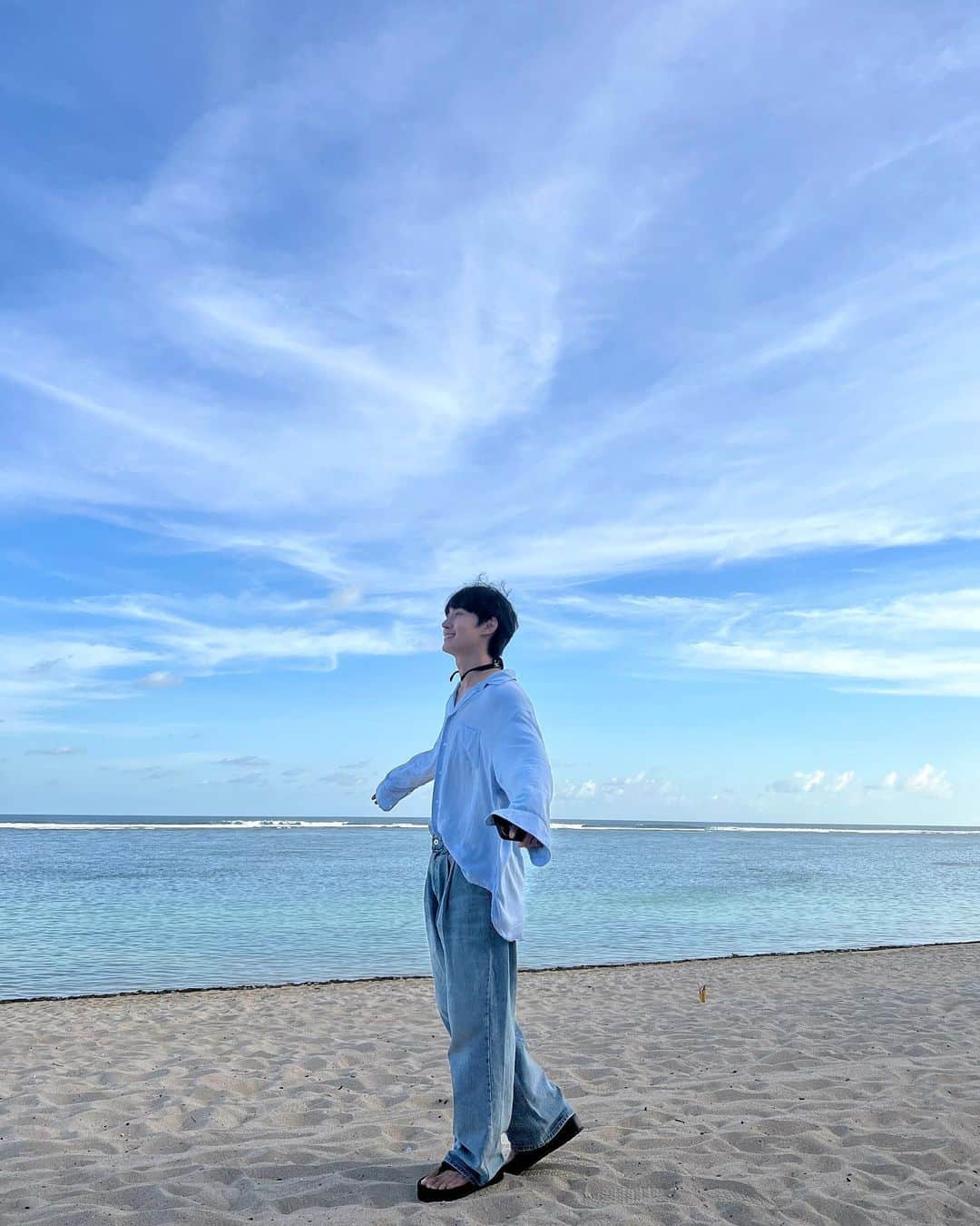 イ・ミンホのインスタグラム：「분위기가 너무 평화롭고, 한적하고, 좋았던 비치클럽🏖️ @canna.bali」