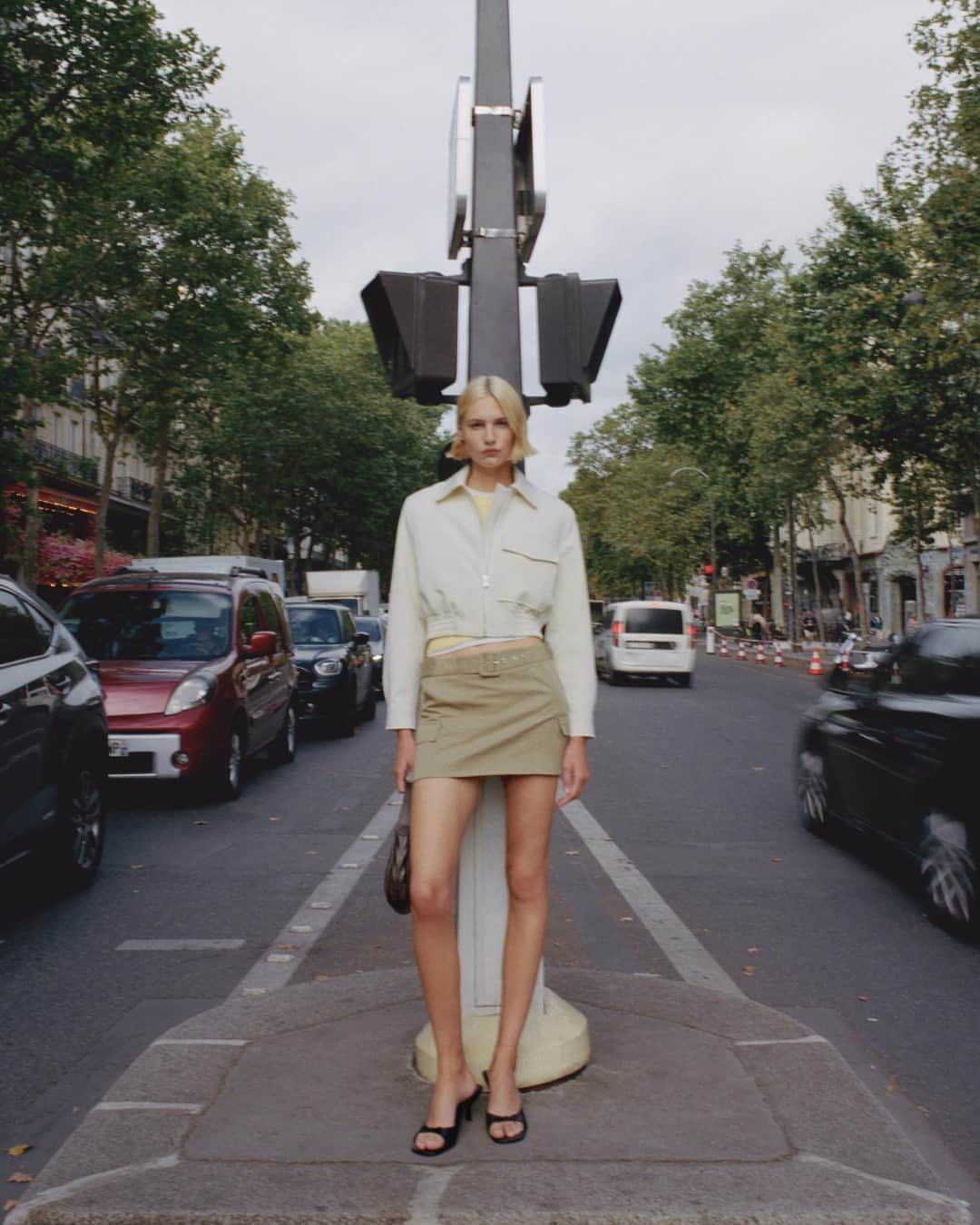 MANGOのインスタグラム：「Make the return to the city (and the forgotten routine) more appealing thanks to looks as cool as this one, part of our new collection we’ve called 2000’s chic 💖 Now at mango.com ⁣ Bomber: 57084434 ⁣ Skirt: 57064410 ⁣ #MangoWoman」