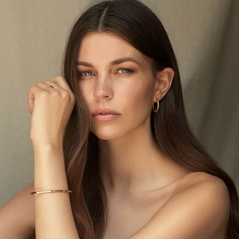 ジュリーサンドラゥのインスタグラム：「Our elegant Bamboo collection in 14 karat gold is now in stock. With designs inspired by bamboo, which is a symbol of wisdom, unity and integrity, the collection creates the perfect balance of grace and strength. ​​​​​​​​​ #juliesandlau」
