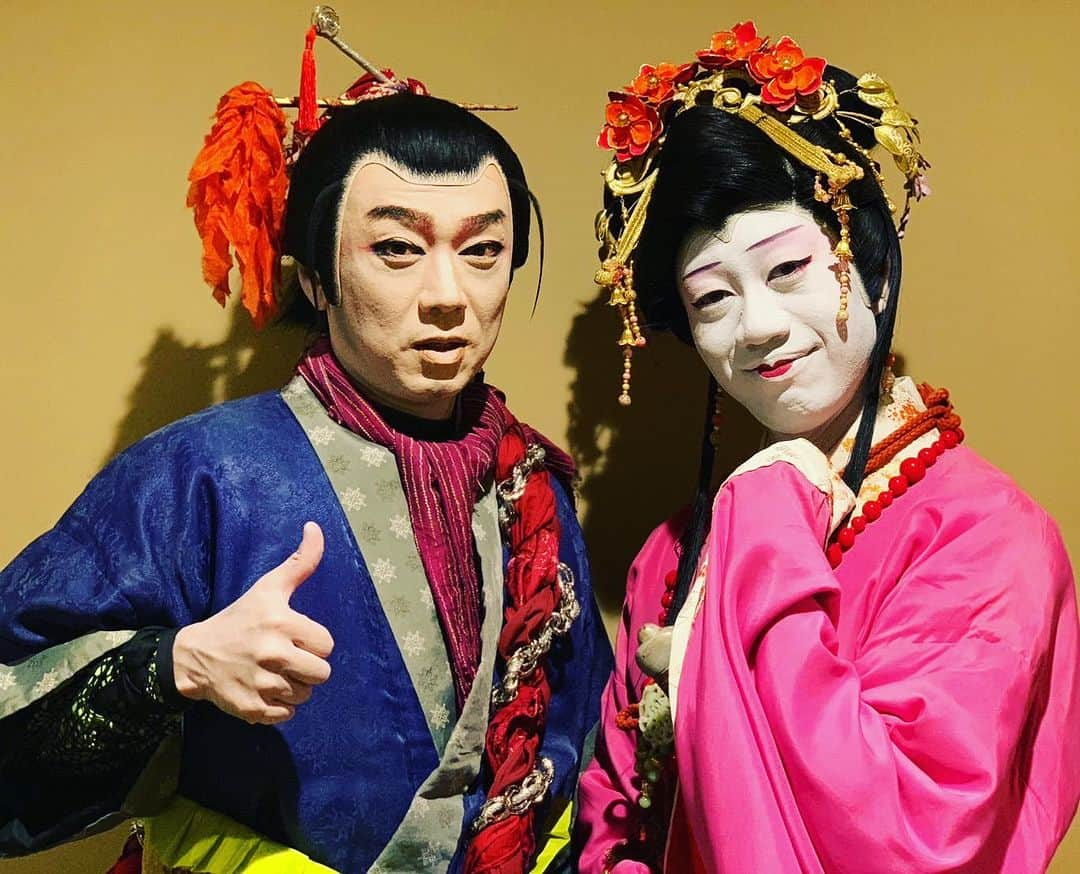 中村壱太郎のインスタグラム：「『新・水滸伝』  時遷  と お夜叉  実は仲良し😊 時遷はちょっと臆病だけれど、 鍵を開けるのが得意🗝  昨年11月の『#波濤を越えて』より ご縁がつながります^_^  9月24日まで、 よろしくお願いします！  ↓↓ 8月5日より8月27日まで 🎐八月納涼歌舞伎🎐　 歌舞伎座 第3部（18:00-21:05） https://www.kabuki-bito.jp/theaters/kabukiza/play/825  ↓↓ 9月3日より9月24日まで 🇨🇳九月花形歌舞伎🇨🇳 京都南座『新・水滸伝』 https://www.kabuki-bito.jp/theaters/kyoto/play/822  #歌舞伎 #水滸伝  #嘉島典俊 さん #肉饅頭 #ヤクザ #皆殺し #中国四大奇書  #歌舞伎座 #南座」