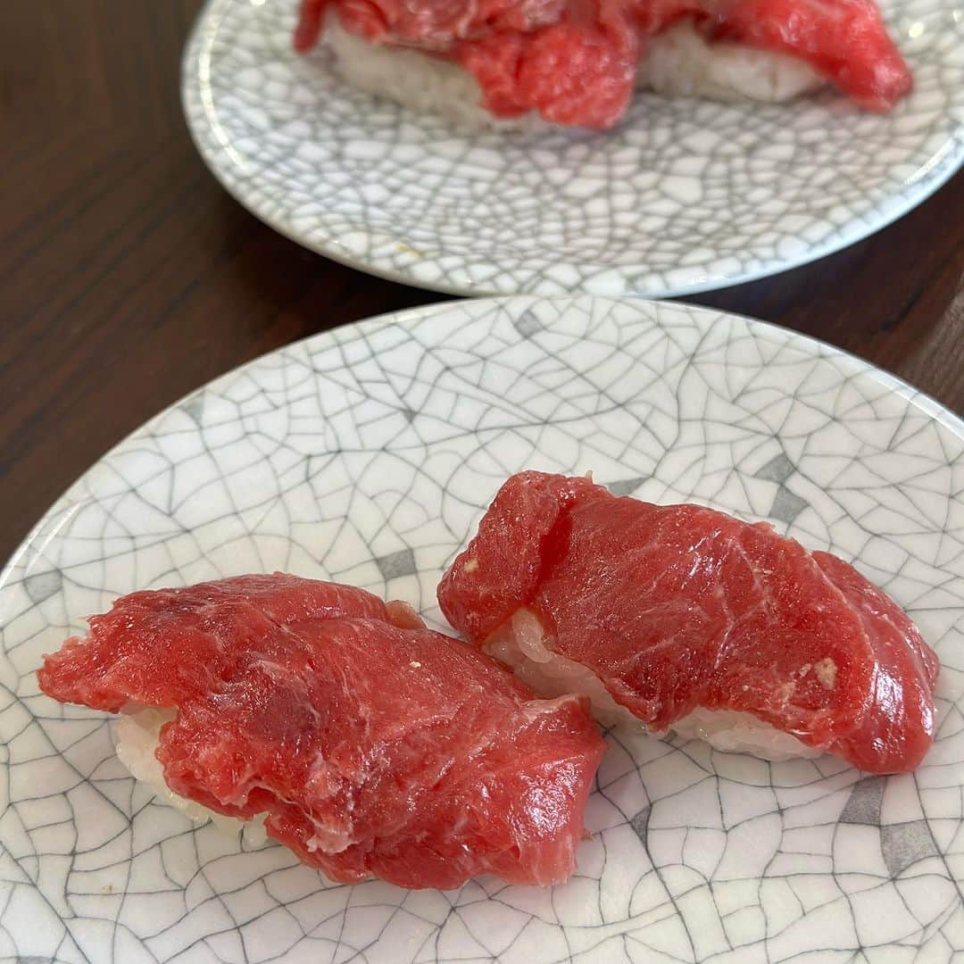 ベリッシモ・フランチェスコさんのインスタグラム写真 - (ベリッシモ・フランチェスコInstagram)「Wow!!!! Amazing Sushi at Mawaru Sushi Ichiba!!!! Delicious!❤️ 福岡に来たら、必ずここ！😂まわる寿司市場って素晴らし過ぎて何回も来ちゃうー😉🍣 Sono tornato a Fukuoka, il sushi di pesce freschissimo davanti al porto! 💕🤣 #ベリッシモ #料理研究家ベリッシモ #料理研究家 #francescobellissimo #sushi #sushilovers #sushiporn #sushitime #寿司 #寿司屋 #まわる寿司市場長浜店 #福岡 #福岡グルメ #japanesefood #japanesecuisine #博多グルメ #天神グルメ #chef #cheflife #luxurylifestyle #seafood #seafoodlover #paradise #memagnoersushi #enjoyfood #fukuokafood #ciboafrodisiaco #おいしい #芸能人が通う店 #buonissimo」8月13日 16時13分 - bellissimoyoshi