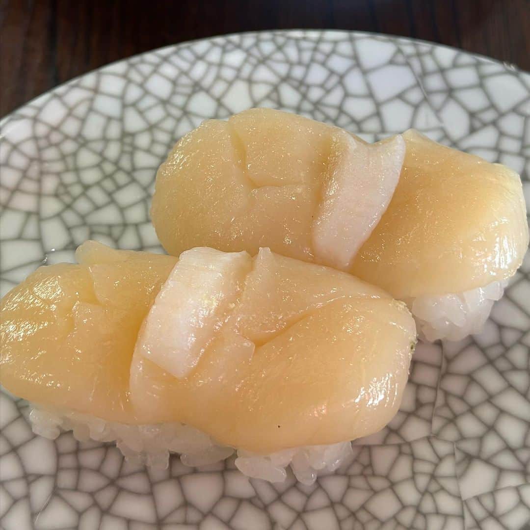 ベリッシモ・フランチェスコさんのインスタグラム写真 - (ベリッシモ・フランチェスコInstagram)「Wow!!!! Amazing Sushi at Mawaru Sushi Ichiba!!!! Delicious!❤️ 福岡に来たら、必ずここ！😂まわる寿司市場って素晴らし過ぎて何回も来ちゃうー😉🍣 Sono tornato a Fukuoka, il sushi di pesce freschissimo davanti al porto! 💕🤣 #ベリッシモ #料理研究家ベリッシモ #料理研究家 #francescobellissimo #sushi #sushilovers #sushiporn #sushitime #寿司 #寿司屋 #まわる寿司市場長浜店 #福岡 #福岡グルメ #japanesefood #japanesecuisine #博多グルメ #天神グルメ #chef #cheflife #luxurylifestyle #seafood #seafoodlover #paradise #memagnoersushi #enjoyfood #fukuokafood #ciboafrodisiaco #おいしい #芸能人が通う店 #buonissimo」8月13日 16時13分 - bellissimoyoshi