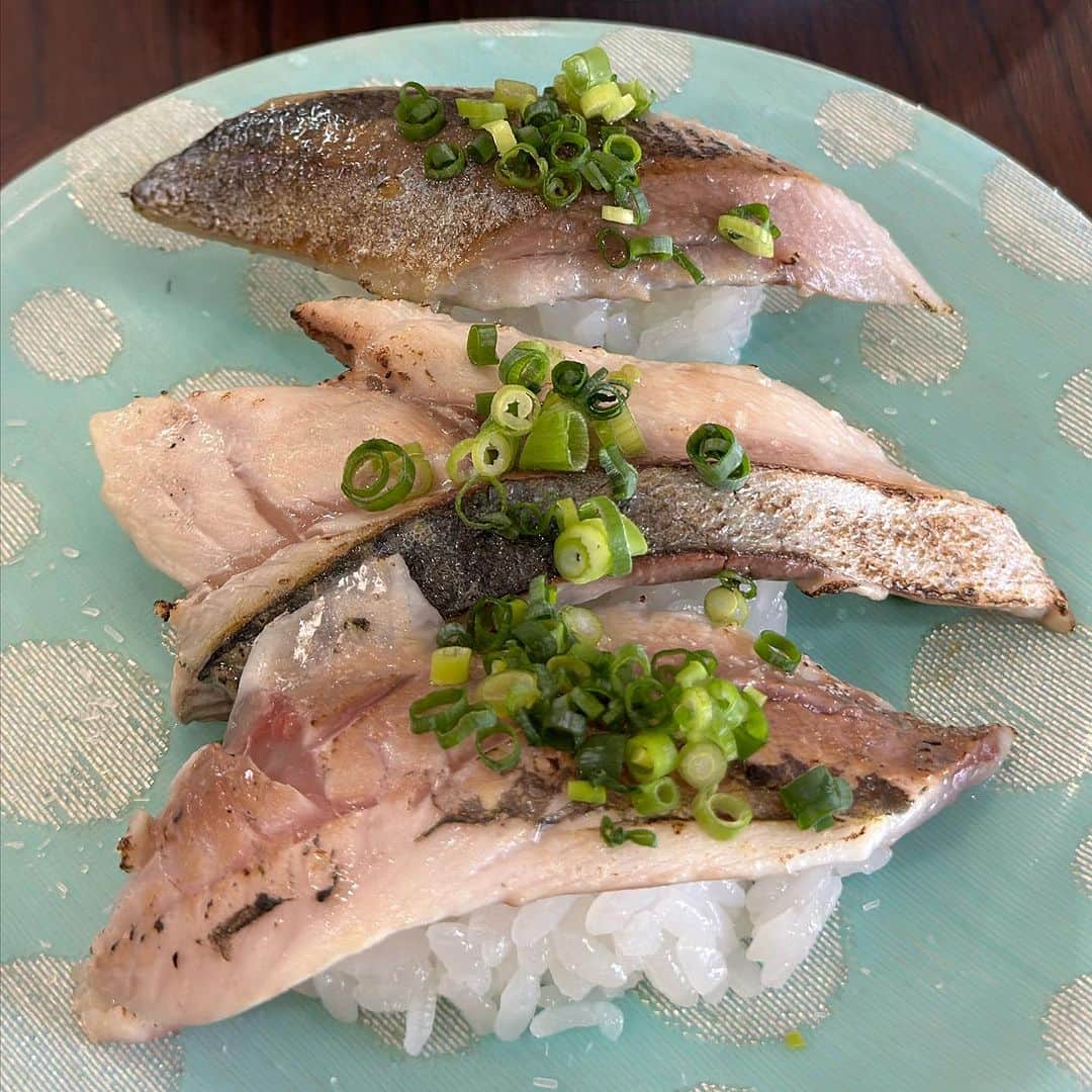 ベリッシモ・フランチェスコさんのインスタグラム写真 - (ベリッシモ・フランチェスコInstagram)「Wow!!!! Amazing Sushi at Mawaru Sushi Ichiba!!!! Delicious!❤️ 福岡に来たら、必ずここ！😂まわる寿司市場って素晴らし過ぎて何回も来ちゃうー😉🍣 Sono tornato a Fukuoka, il sushi di pesce freschissimo davanti al porto! 💕🤣 #ベリッシモ #料理研究家ベリッシモ #料理研究家 #francescobellissimo #sushi #sushilovers #sushiporn #sushitime #寿司 #寿司屋 #まわる寿司市場長浜店 #福岡 #福岡グルメ #japanesefood #japanesecuisine #博多グルメ #天神グルメ #chef #cheflife #luxurylifestyle #seafood #seafoodlover #paradise #memagnoersushi #enjoyfood #fukuokafood #ciboafrodisiaco #おいしい #芸能人が通う店 #buonissimo」8月13日 16時13分 - bellissimoyoshi