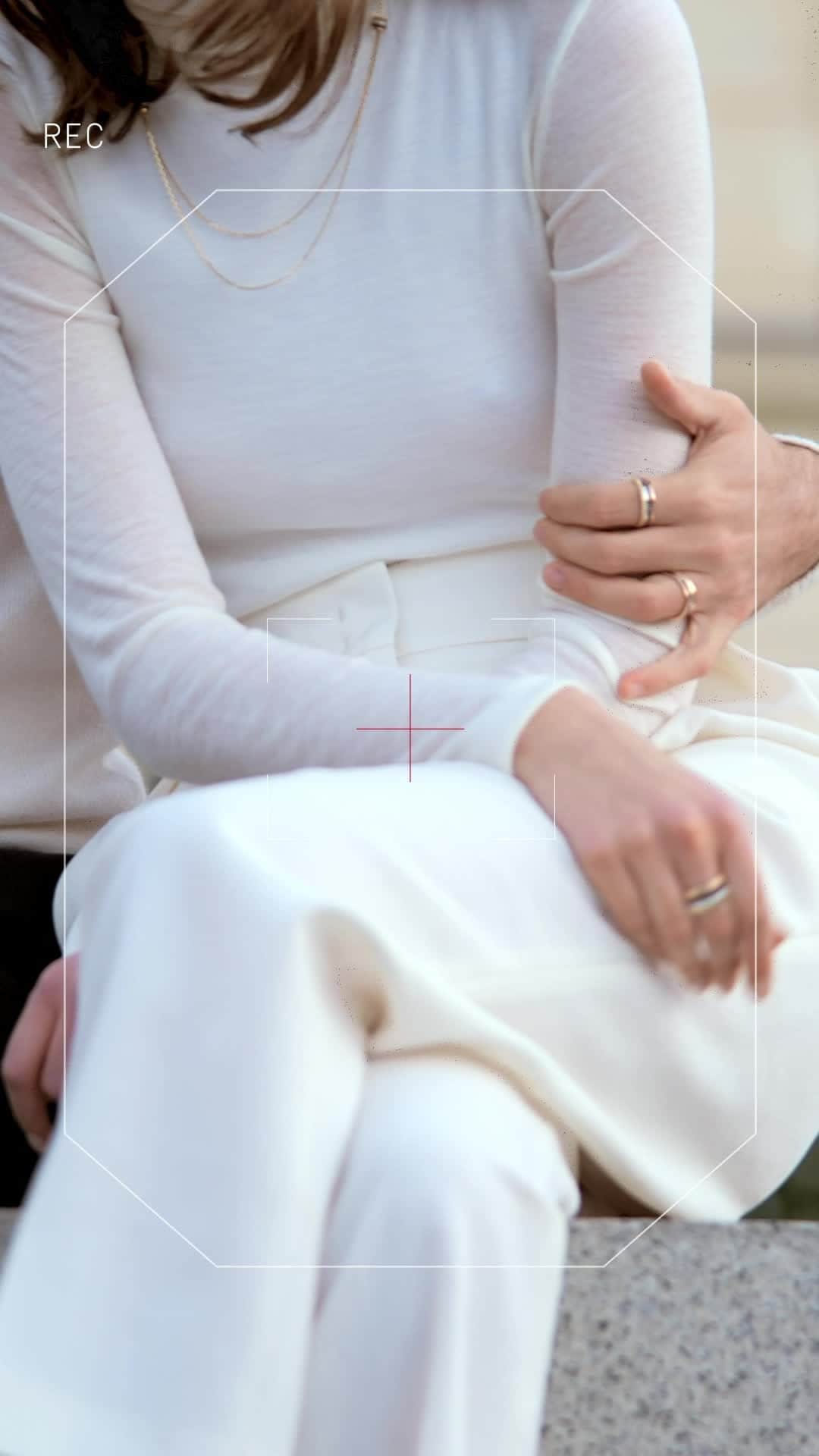 ブシュロンのインスタグラム：「A piece of jewelry is an act of love towards someone or towards yourself. Because if love has no reason, it has a reason for everything. Probably the least reasonable of all. The one we can't explain, and yet the one that explains everything.⁣ ⁣ #BecauseofLove」