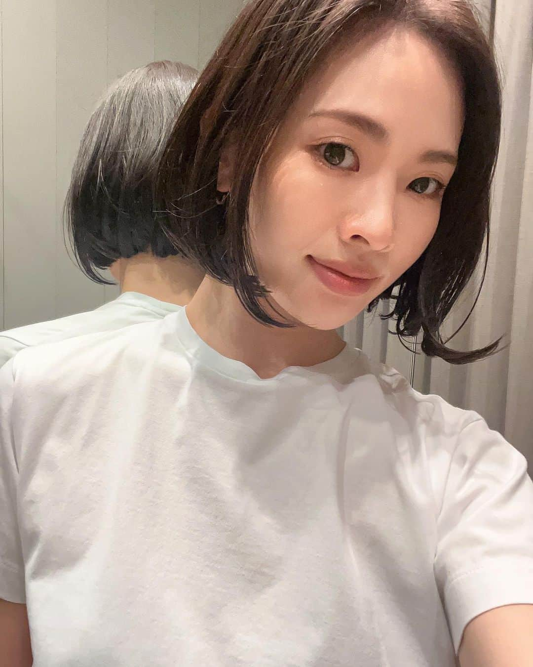 森田麻恵さんのインスタグラム写真 - (森田麻恵Instagram)「ヘアメンテナンスへ✂︎✂︎  前下がりボブ✂︎✂︎✂︎✂︎  @odaji_abbey @abbey__official__   しばらくこの長さを楽しんで、秋冬にかけて少しずつ短くしてみようかな！  #ヘアカット #abbey」8月13日 16時24分 - morita_mae