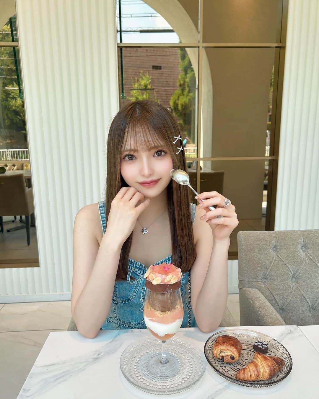 YURINAのインスタグラム：「地元帰ったら1番行ってみたかったとこ🍑♡」