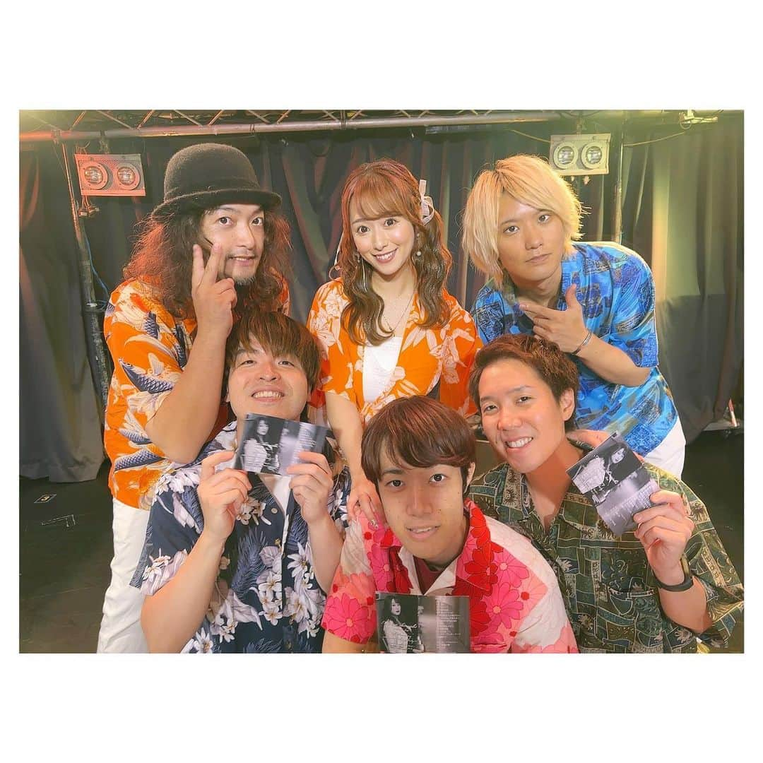 白石茉莉奈さんのインスタグラム写真 - (白石茉莉奈Instagram)「白石茉莉奈 10th Anniversary & Birthday Oneman Live  愛しのバンドメンバー😢🩷  みんなアロハ似合いすぎ可愛すぎ😢🩷  計2回のリハ、当日のリハ、楽屋、本番、と ずっとずっとずーーーーっと 楽しくて幸せで。 このメンバーに出逢えて、一緒にライブ出来て 心の底から幸せでした！🫶🫶🫶  @daichi_kanno  @tomoya_kawano0811  @ryodad  @koichanman_kaibutsu  @takurooo9  @otsuka_hearts_plus」8月13日 16時34分 - marina_shiraishi_official