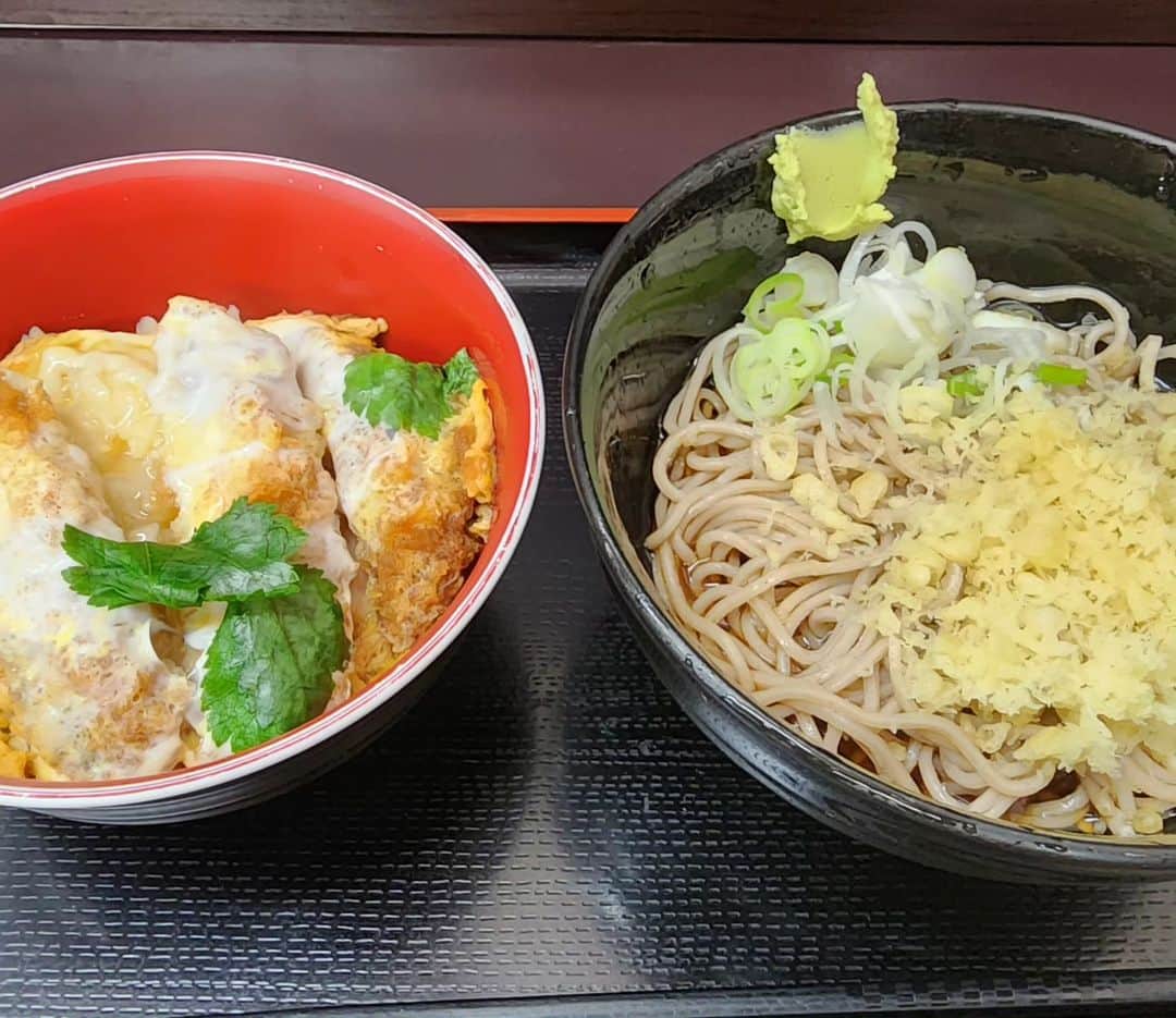 野田幸宏のインスタグラム：「#そば  #カツ丼」