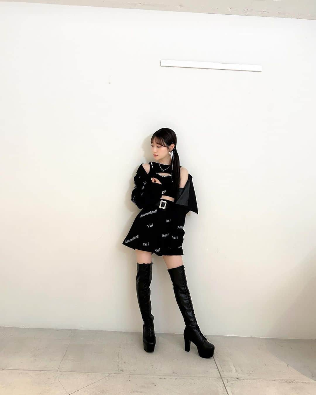 小倉唯さんのインスタグラム写真 - (小倉唯Instagram)「Ogura Yui Memorial LIVE 2023 ～10th Anniversary Assemble!!～  グッズ事後通販の 受付は本日までです(*´꒳`*)♡  パンフレットは、ほぼ写真集くらいの大ボリュームになってます😂✨  私がデザインしたミニポーチも、 めちゃおすすめです☺️♡  今日がゲットできる最後のチャンスなので、お買い逃しないようお気をつけて〜╰(*´︶`*)╯  🛒▶︎ https://shop.columbia.jp/shop/e/eogura10thgoods/  ライブ特設サイト▶︎ https://ogurayui.jp/assemble/  #小倉唯 #10AA」8月13日 16時35分 - yui_ogura_official