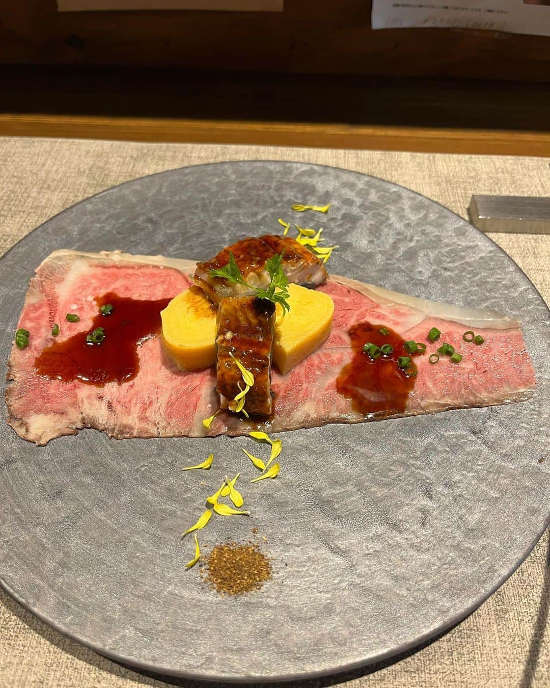 宍戸真詩美のインスタグラム：「焼かないお肉、念願の29on🐮ようやく会員権を購入できて、仙台店へ🚄14時間滞在のトンボ帰り💦 仙台牛美味しかった‼️ #仙台 #仙台グルメ #仙台牛 #焼かない焼肉 #29on #29on仙台 #グルメ #肉 #肉スタグラム #にく #にくすたぐらむ #グルメ好きな人と繋がりたい　#宮城県　#宮城 #宮城グルメ　#会員制」