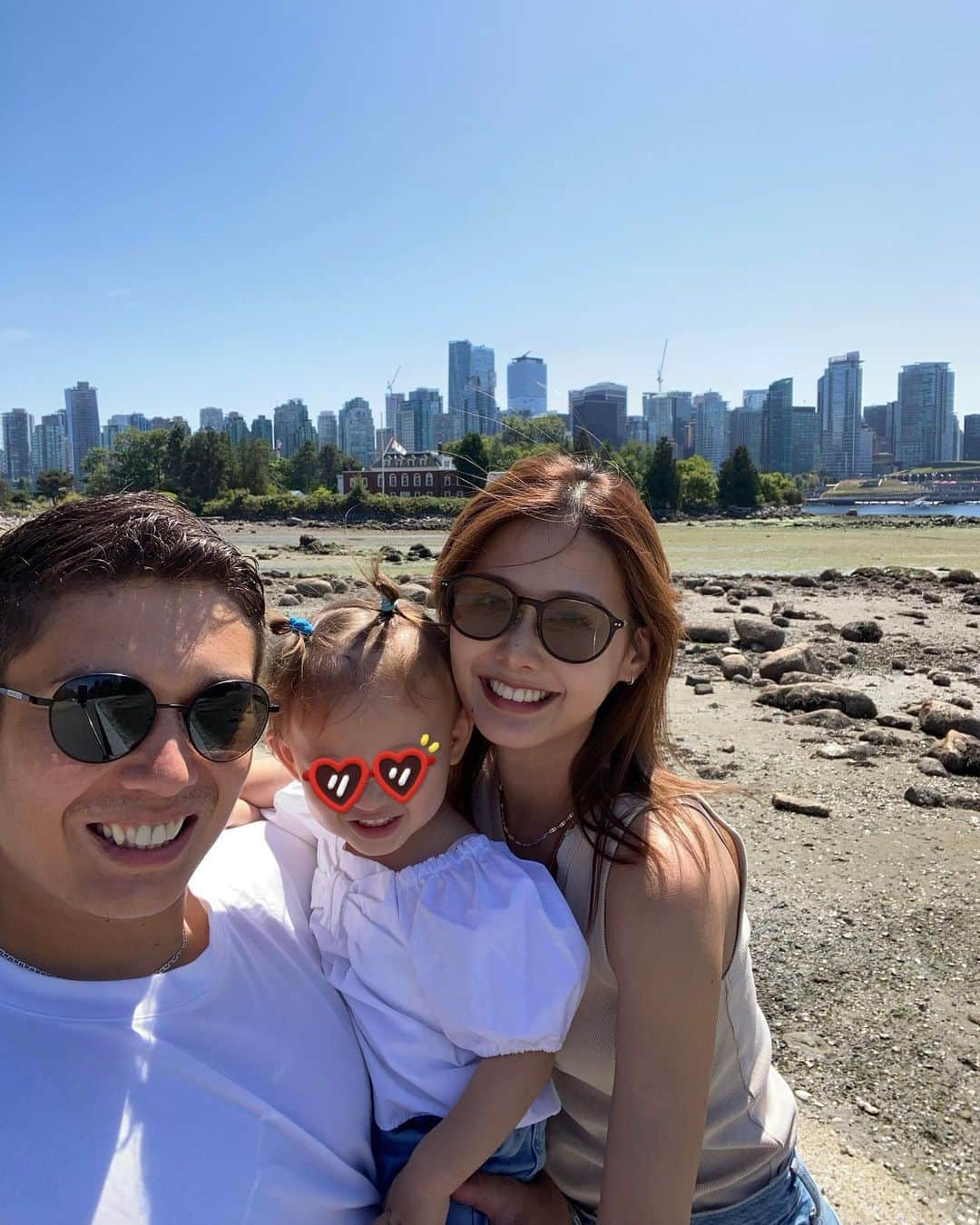 のインスタグラム：「Stanley park 🚲  もっと良い写真スポットあったやろって感じやけど みんなsmileな1枚目がここでのベストピクチャー🤳  3時間くらい自転車レンタルしてたのに 全然時間足りんかった😂 また絶対リベンジするし、 なんならStanley parkに住みたい笑」