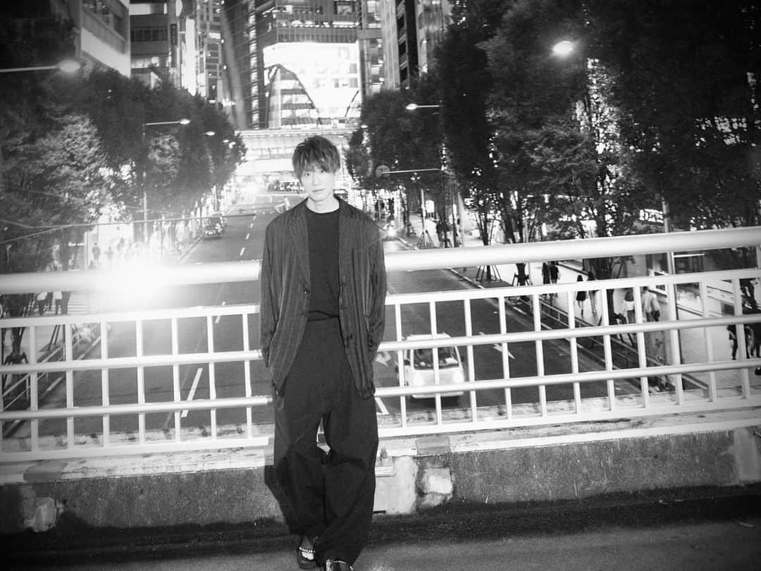 小山慶一郎さんのインスタグラム写真 - (小山慶一郎Instagram)「⁡ Silhouette photo📷 ⁡ Photographer / HIRO KIMURA  @hirokimura_ Stylist / @kazuyamishima.tatanca Hair & Makeup / KEIKO ⁡ #japan #tokyo #culture #shibuya #nightphotography」8月13日 16時59分 - keiichiro.koyama
