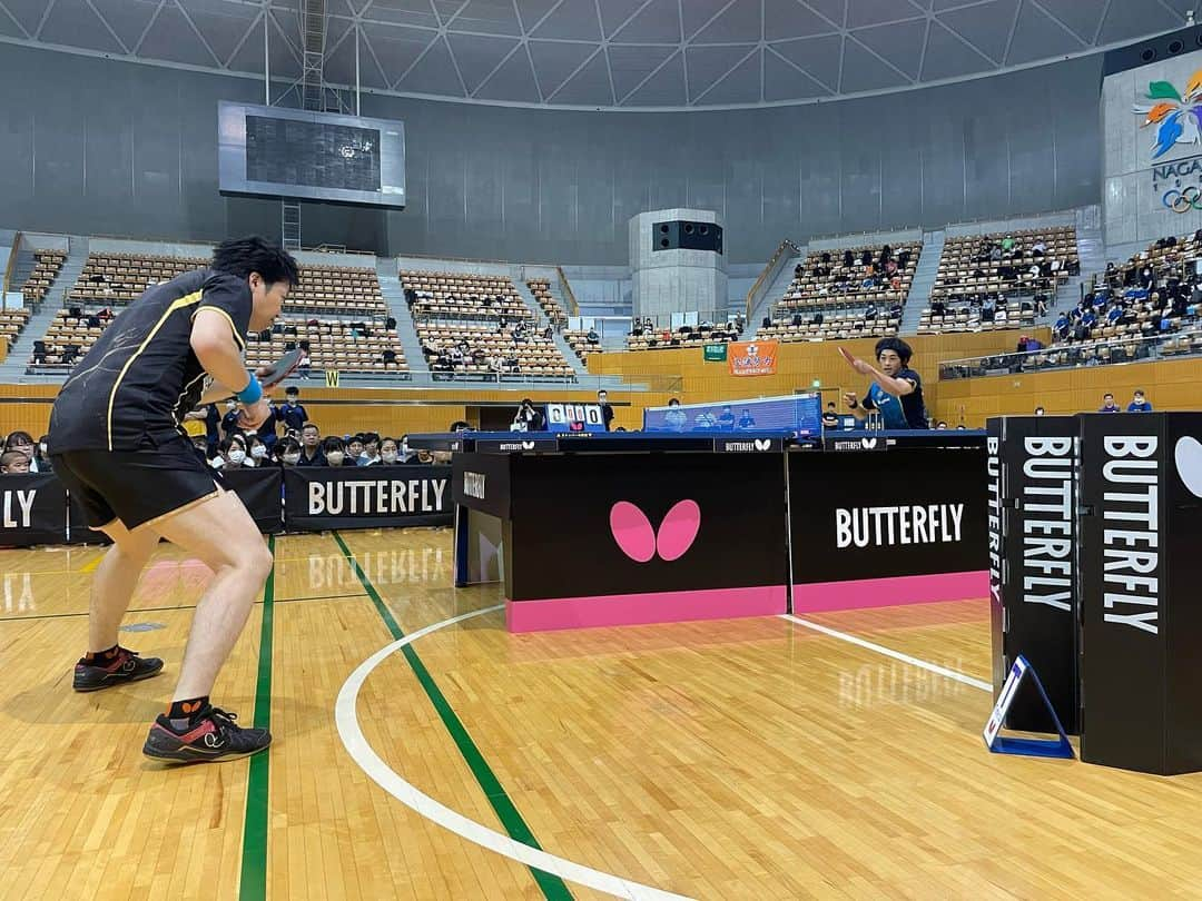 水谷隼さんのインスタグラム写真 - (水谷隼Instagram)「【卓球イベント🏓】 7/30（日） 長野県ホワイトリングにて 『第20回記念NAGANO卓球フェスティバル スペシャルイベント』に#水谷隼 が出演🏓  会場には約1300名もの方々にご来場いただきました✨  会場が1番盛り上がった #坪井勇磨 選手とのエキシビジョンマッチ 10-9の場面での神ラリーをお届け🏓✨  その他、練習内容紹介や、代表者とのチャレンジマッチ、直筆サイン入りグッズが当たる！抽選会など盛りだくさんの内容でした✨  水谷隼卓球イベントに関するお問い合わせはこちらまで⬇️ info@hlbsports.jp  #卓球 #卓球イベント #BUTTERFLY #タマス #卓球レポート  #水谷隼 #坪井勇磨 選手 #ホワイトリング」8月13日 17時23分 - jun.mizutani_staff