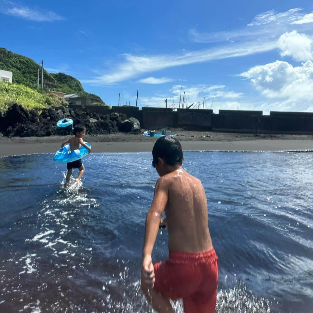 加藤怜さんのインスタグラム写真 - (加藤怜Instagram)「#ぼくの夏休み   今年もたくさん泳いだね🐟 念願のウミガメとも泳ぎました🐢 来年はGoPro買って行こうっ！！  #三宅島  #小2男子  #長すぎる夏休み」8月13日 17時20分 - katou_rei