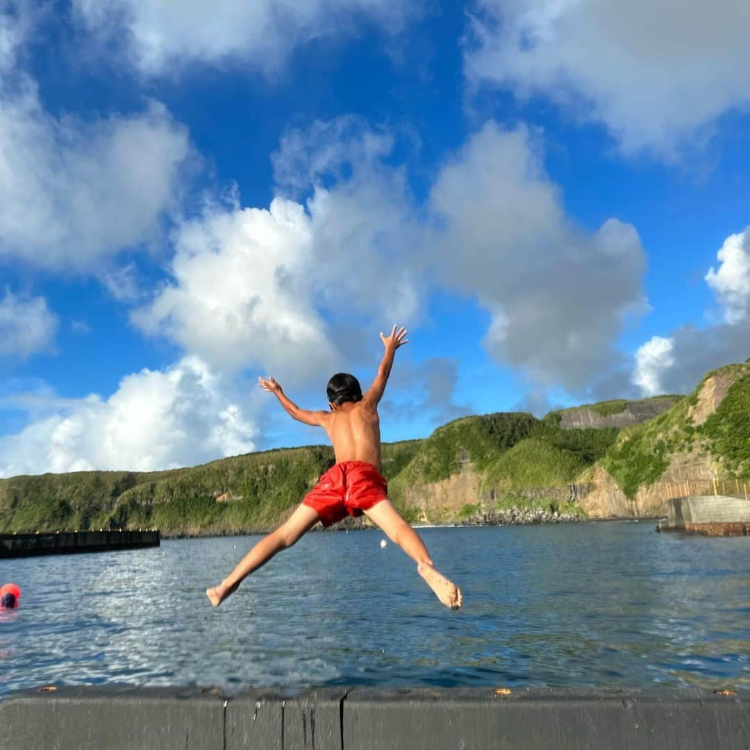 加藤怜さんのインスタグラム写真 - (加藤怜Instagram)「#ぼくの夏休み   今年もたくさん泳いだね🐟 念願のウミガメとも泳ぎました🐢 来年はGoPro買って行こうっ！！  #三宅島  #小2男子  #長すぎる夏休み」8月13日 17時20分 - katou_rei