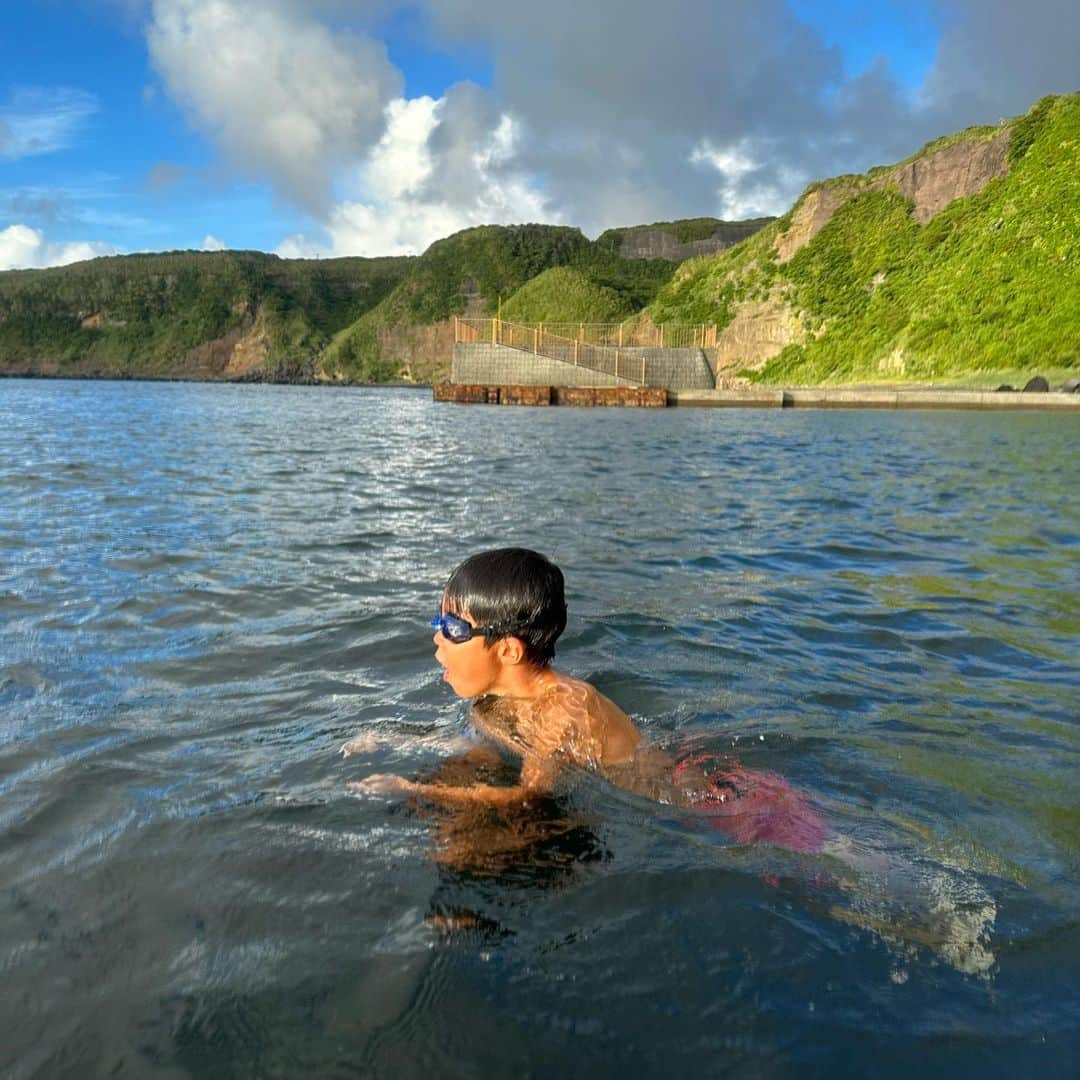 加藤怜さんのインスタグラム写真 - (加藤怜Instagram)「#ぼくの夏休み   今年もたくさん泳いだね🐟 念願のウミガメとも泳ぎました🐢 来年はGoPro買って行こうっ！！  #三宅島  #小2男子  #長すぎる夏休み」8月13日 17時20分 - katou_rei