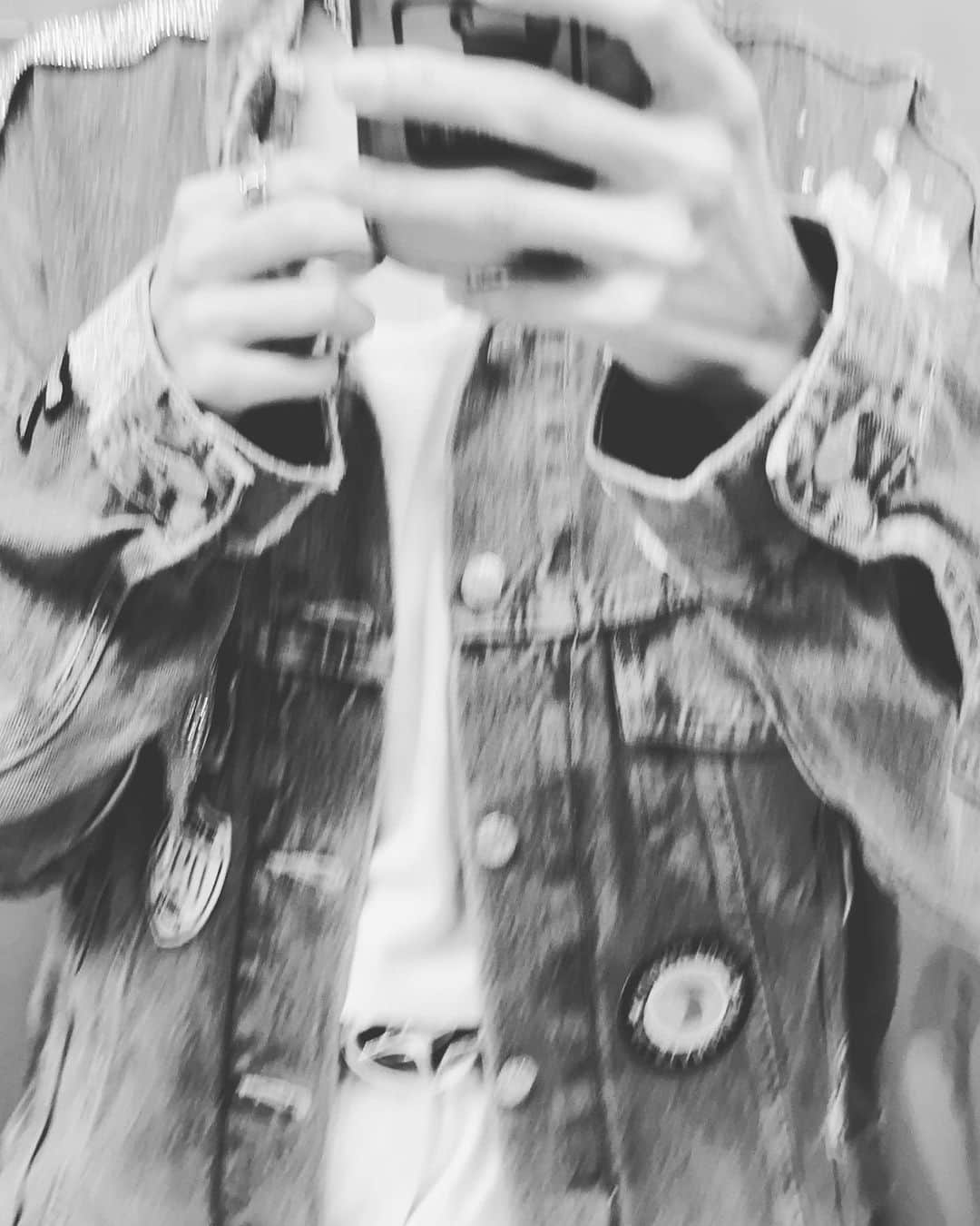 YUYAのインスタグラム：「衣装ってフィクション🤥」