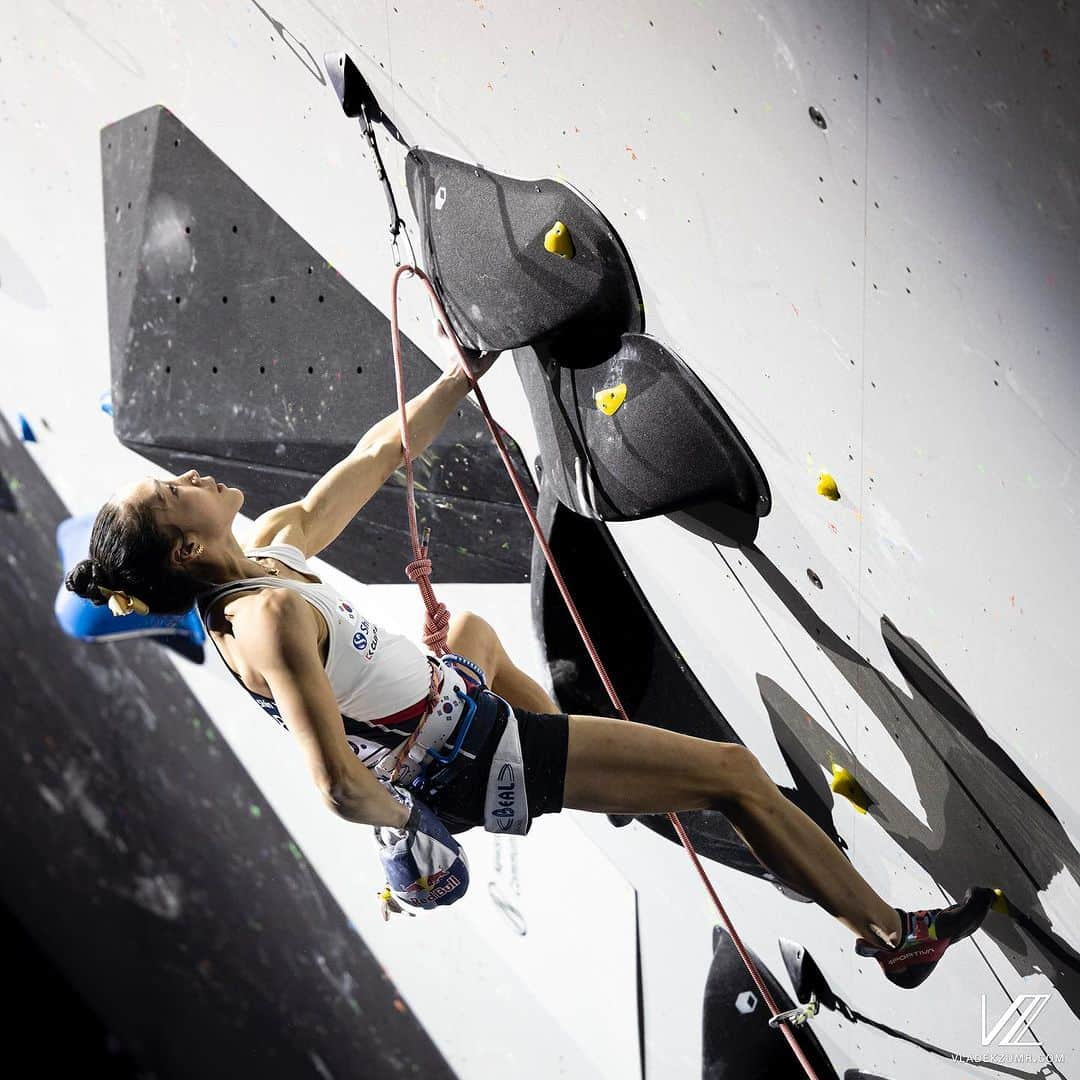 キム・ジャインさんのインスタグラム写真 - (キム・ジャインInstagram)「I finished the World Championships as 5th place in the combined event. To be honest, just a few months ago, it was hard to imagine myself be here again.  It was like a dream last night.  But on the other hand, I feel like I'm getting closer to that dream.  I am sincerely gratefull to all the situations that allow me to continue my challenges, and all the people who give me courage.  세계선수권 대회를 컴바인 5위로 마무리지었습니다. 사실 불과 몇개월 전 만해도 다시 이곳에 서있는 제 모습을 상상하기는 힘들었습니다.  꿈만 같았던 지난 밤이었지만, 또 한편으로는 그 꿈에 점점 가까워지고있음을 느낍니다.  저의 도전을 이어나갈수 있도록 하는 모든 상황들, 그리고 용기를 주시는 모든분들에게 진심으로 감사드립니다.  @ifsclimbing #berntoclimb   @redbull @redbullkr #givesyouwings  @nike @nikeseoul #justdoit @lasportivagram @shoes_lasportiva_kr」8月13日 17時27分 - allezjain