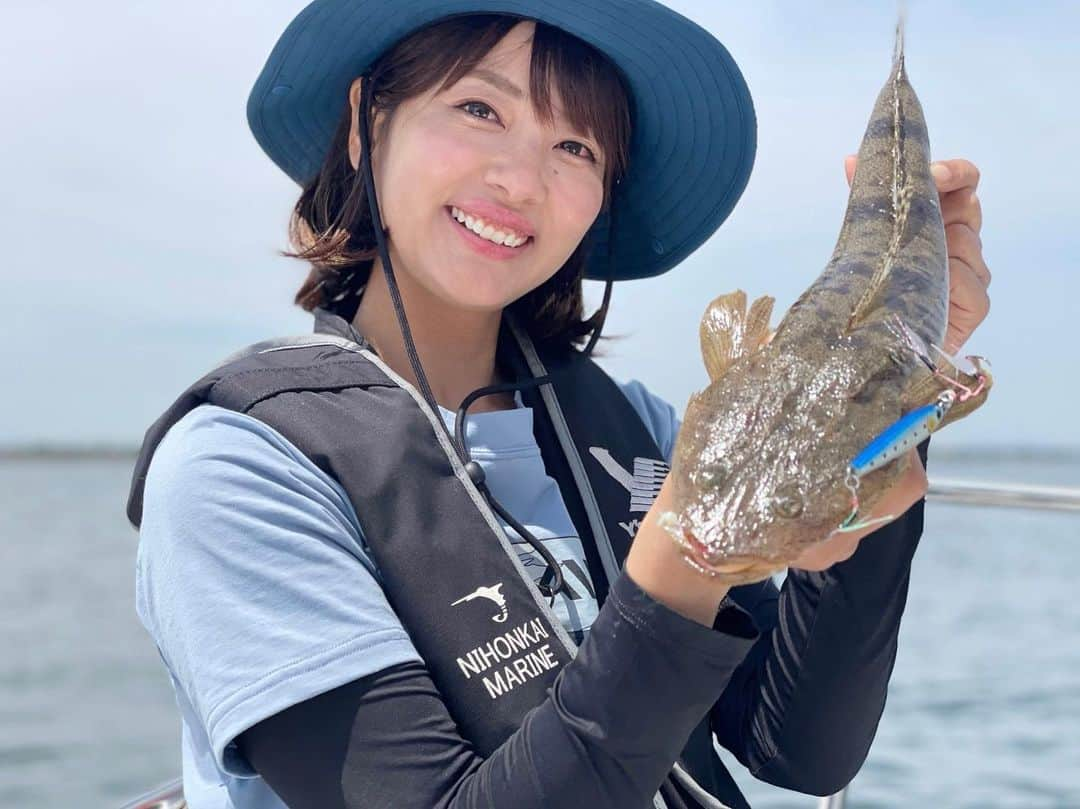 晴山由梨のインスタグラム：「初めての富山県でアカムツ釣りとスーパーライトジギングを楽しんできました😊  富山は美味しいものもたくさん💛！  詳しくは発売中の『ボート倶楽部 9月号』でレポートしました📖✨ ぜひご覧ください♪  #富山湾 #城光寺マリーナ #ヤマハマリン #シースタイル #ボートフィッシング #レンタルボート #スーパーライトジギング #富山観光 #ボート倶楽部 #daiwa晴山由梨 #晴山由梨 #fish #fishing #daiwa #seaguar #lovefishing  #fishinglife #fishingdaily #fishingtrip  #angler #fishingphotography #boatfishing」