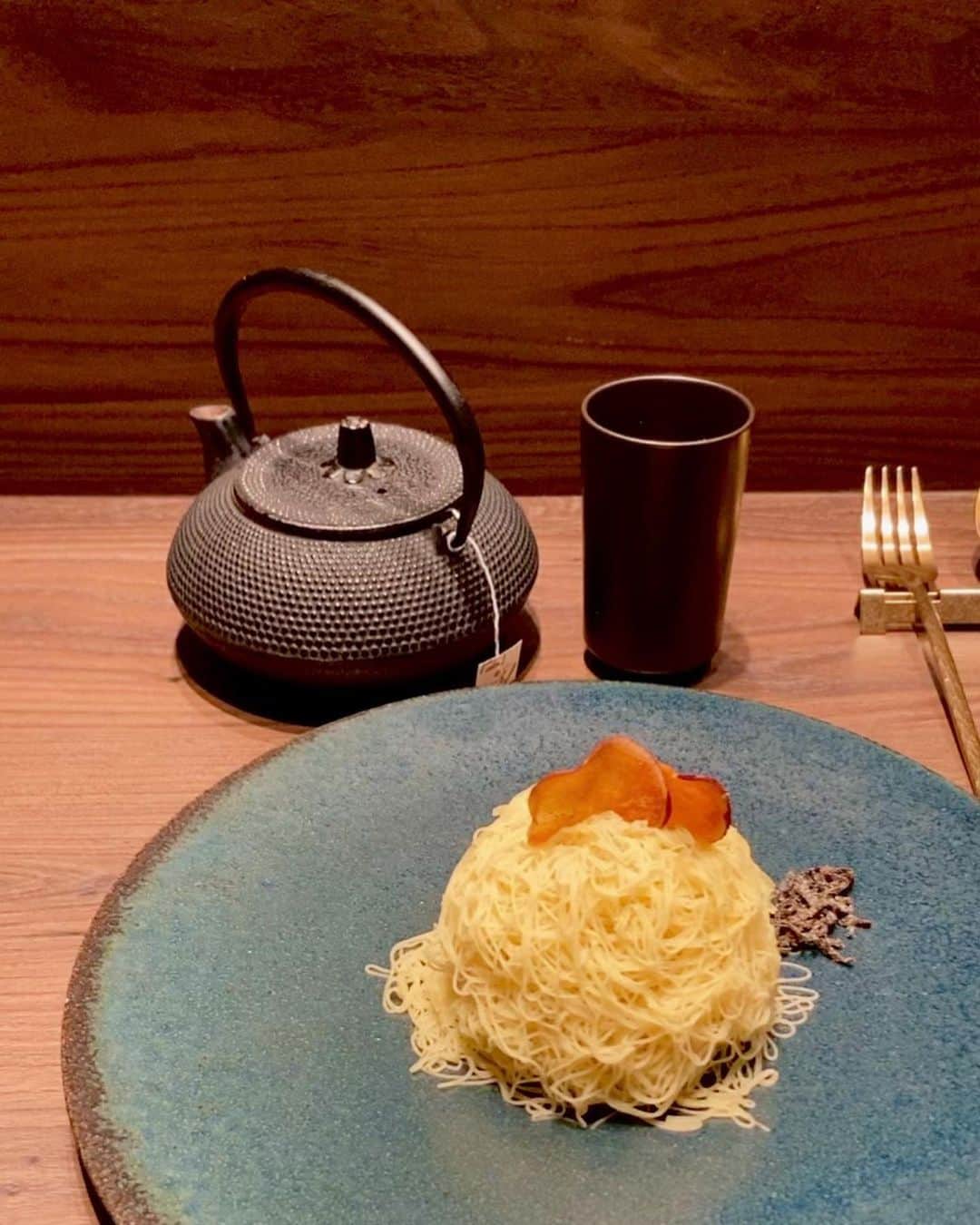 IZUMIのインスタグラム：「💛 モンブラン🌰🌰🌰♡ 突然入ったお店だったけど、 めちゃくちゃ美味しくて、 居心地のいいお店だったー！ 親友ちゃんのお祝い🥂日✨✨✨」