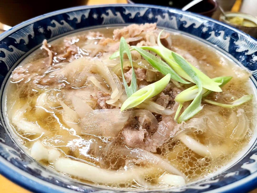 松本康太さんのインスタグラム写真 - (松本康太Instagram)「『黒田屋の肉うどん』  香川県で深夜まで空いてるうどん屋さん！ 麺は少し柔らかめなのです。  甘辛いお肉がとても美味しい(*^O^*)　  #香川県グルメ#うどん#肉うどん#黒田屋#高松市#udon#レギュラー松本#あるある探検隊」8月13日 18時00分 - aruarutankentai.matsumoto