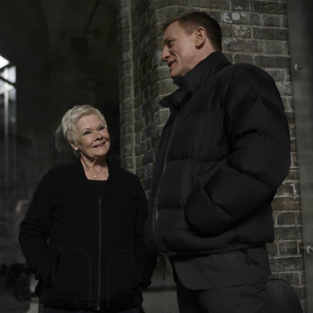 James Bond 007さんのインスタグラム写真 - (James Bond 007Instagram)「Dame Judi Dench (M) and Daniel Craig (James Bond) on the set of MI6 during SKYFALL.  📷 @gregwilliamsphotography」8月13日 18時01分 - 007