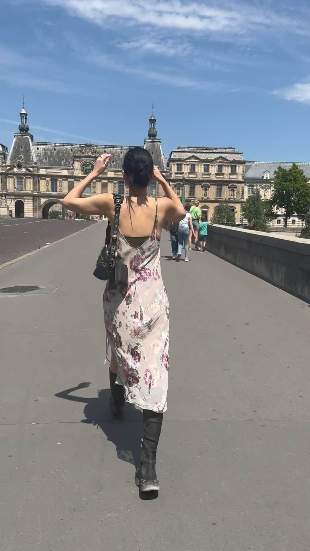 のインスタグラム：「ただいま〜❤️ お休みを頂いてヨーロッパへ行ってきたよ！ 久しぶりに日本から離れて新しい場所や新しい出会いに触れて🍃 あっという間の1カ月。 リフレッシュして帰ってきたよ😆」