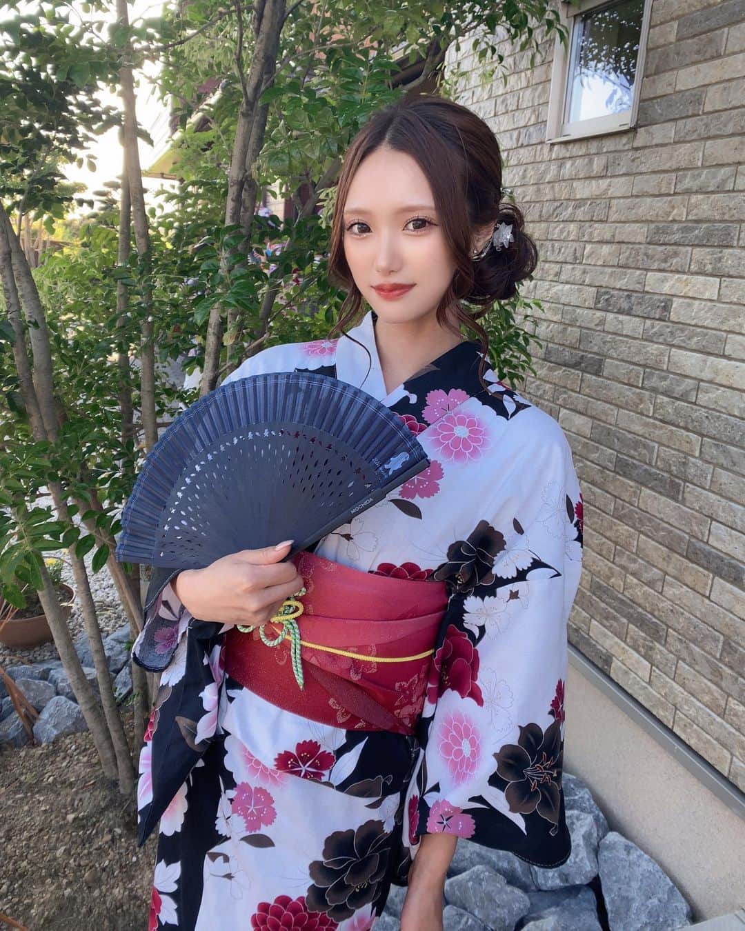 沙季のインスタグラム：「今年初浴衣👘 ♡  #浴衣 #浴衣ヘアアレンジ #浴衣ヘア #浴衣女子 #浴衣美人 #ヘアアレンジ #アップヘア #ヘアセット」