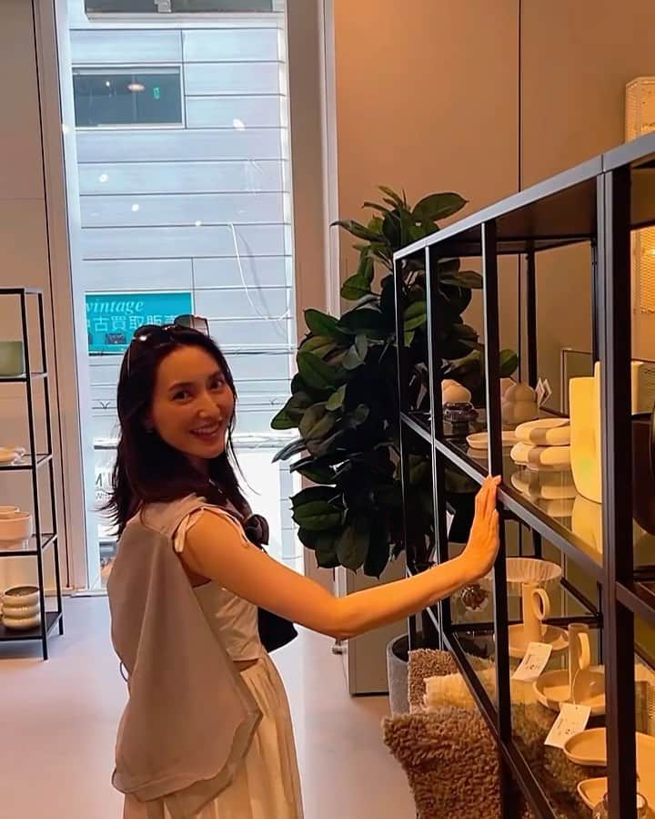 のインスタグラム：「・ ・ ・ ・ H&M HomeのPOPUP ショップ行ってきた♡ in 大阪 ・ ・ ・ #japanesegirl #japangirl  #ハーフ顔 #hm #hmhome  #fashion #ファッション #エイチアンドエム  #大阪 #osaka」
