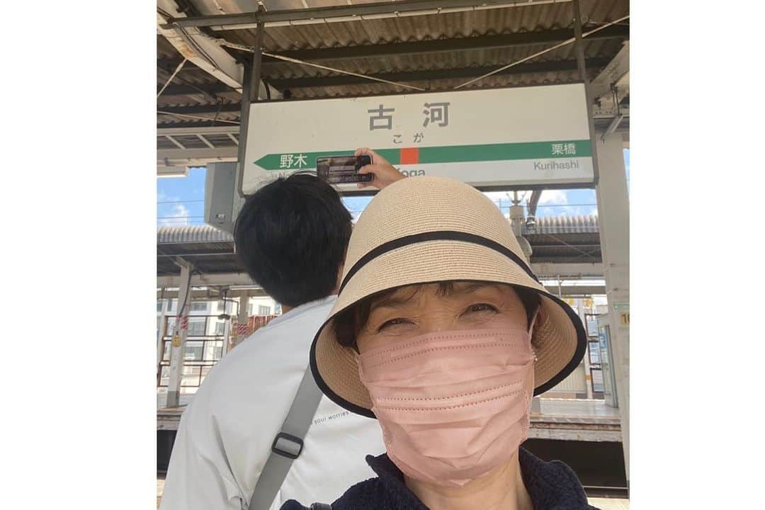 榊原郁恵さんのインスタグラム写真 - (榊原郁恵Instagram)「. お盆休みを利用して帰省してる人もいらっしゃるかしら？  私も無事に徹さんをお迎え出来ました❣️  そして今日は『家ついて行ってイイですか？』放送です。 この番組好きなのよね〜‼️話しかけてみないと分からないけど…みんな色々な人生送ってますよね〜。 今日も見応えありますよ‼️ どうぞお楽しみに✌️  #テレ東 #家ついて行ってイイですか」8月13日 18時11分 - sakakibara.ikue