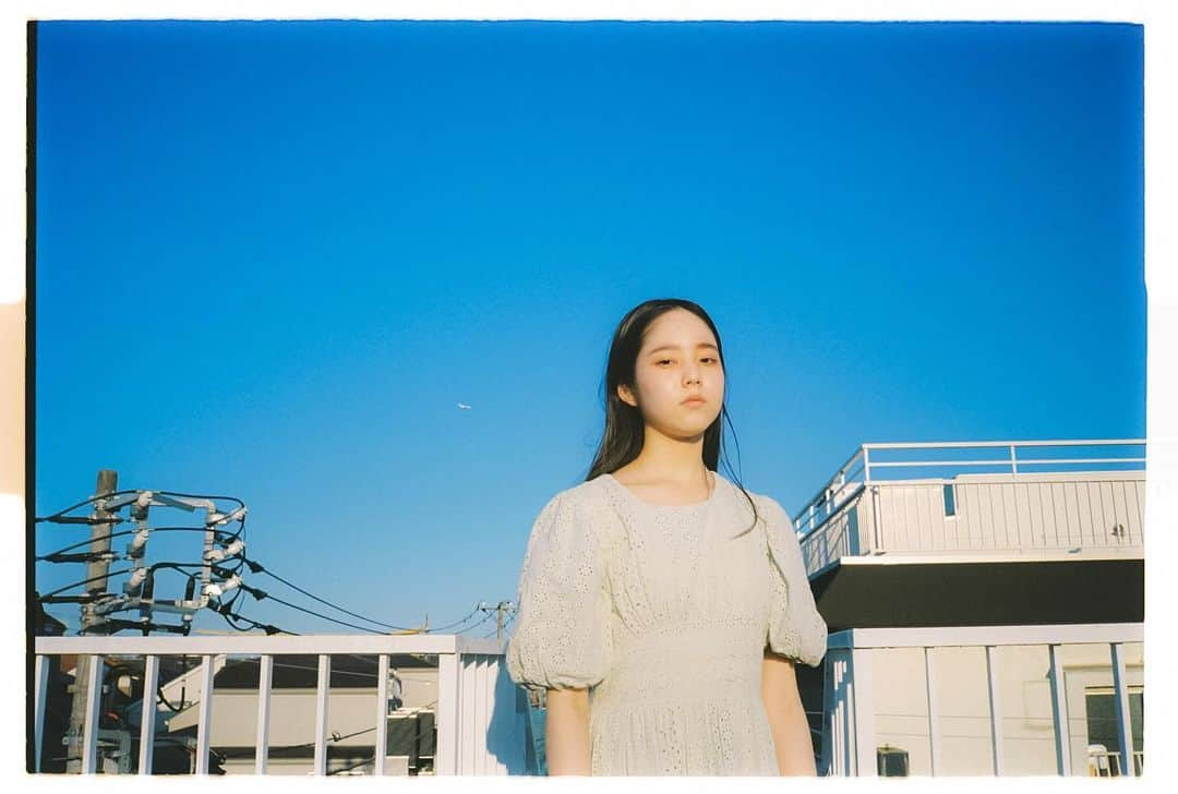 山下萌亜のインスタグラム：「#ポートレート#青空#portrait#萌亜#ストレートヘア#portraitphotography #作品撮り#testshoot#photooftheday #portraitmodel#bluesky#skylovers」